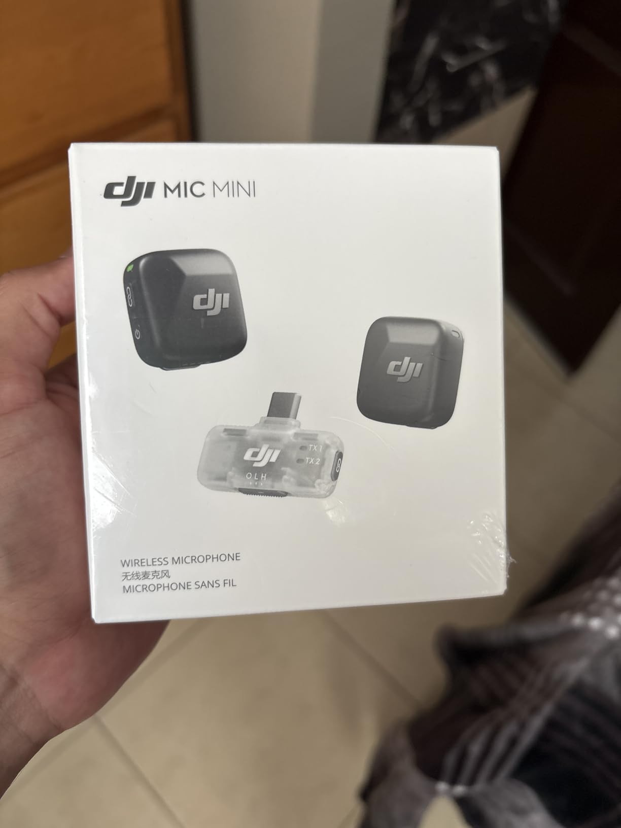 DJI Mic Mini (2 TX + 1 Mobile RX), Ultralight, Active Noise Cancelling | Wireless Lavalier Microphone for iPhone 17/16/15 & Android/PC/Tablet, Plug-and-Play, 300m Transmission, Youtube, Vlog customer photo 1