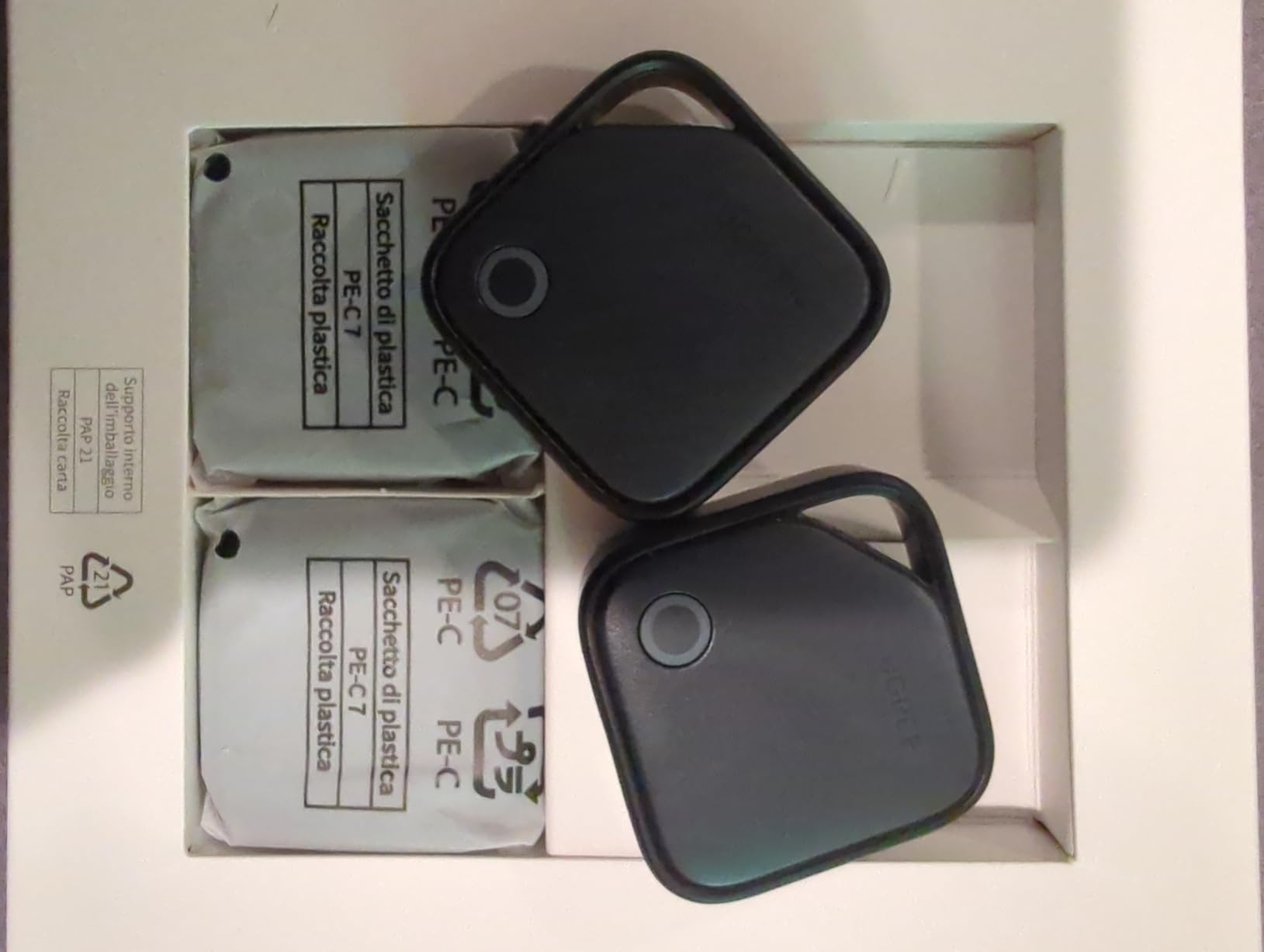 UGREEN Finder Duo Air Tracker Tags 4 Pack (iOS and Android) | Rechargeable Android Tracker Tags Bluetooth Key Finder Compatible with iOS and Android for Keys, Luggage and more customer photo 2