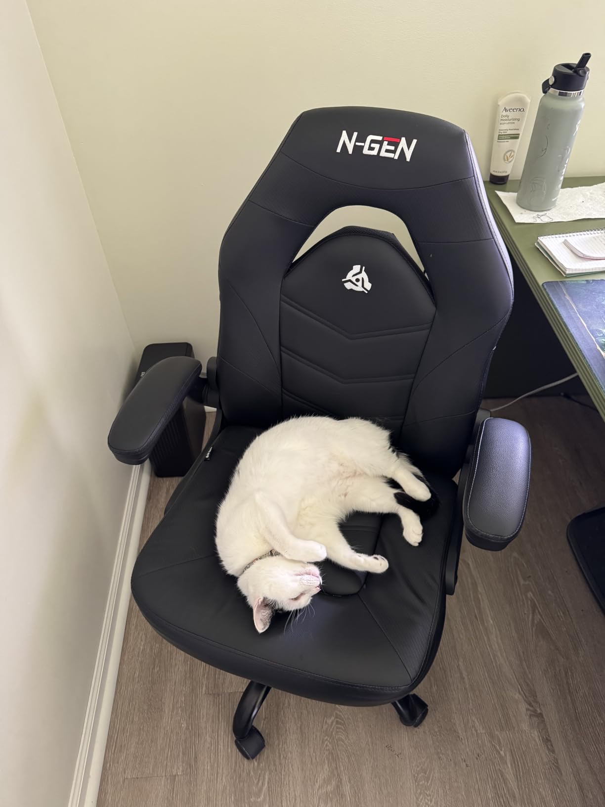 N-GEN Gaming Gaming Chair, Lumbar, PU Leather, Flip-Up Arms, Jet Black customer photo 1