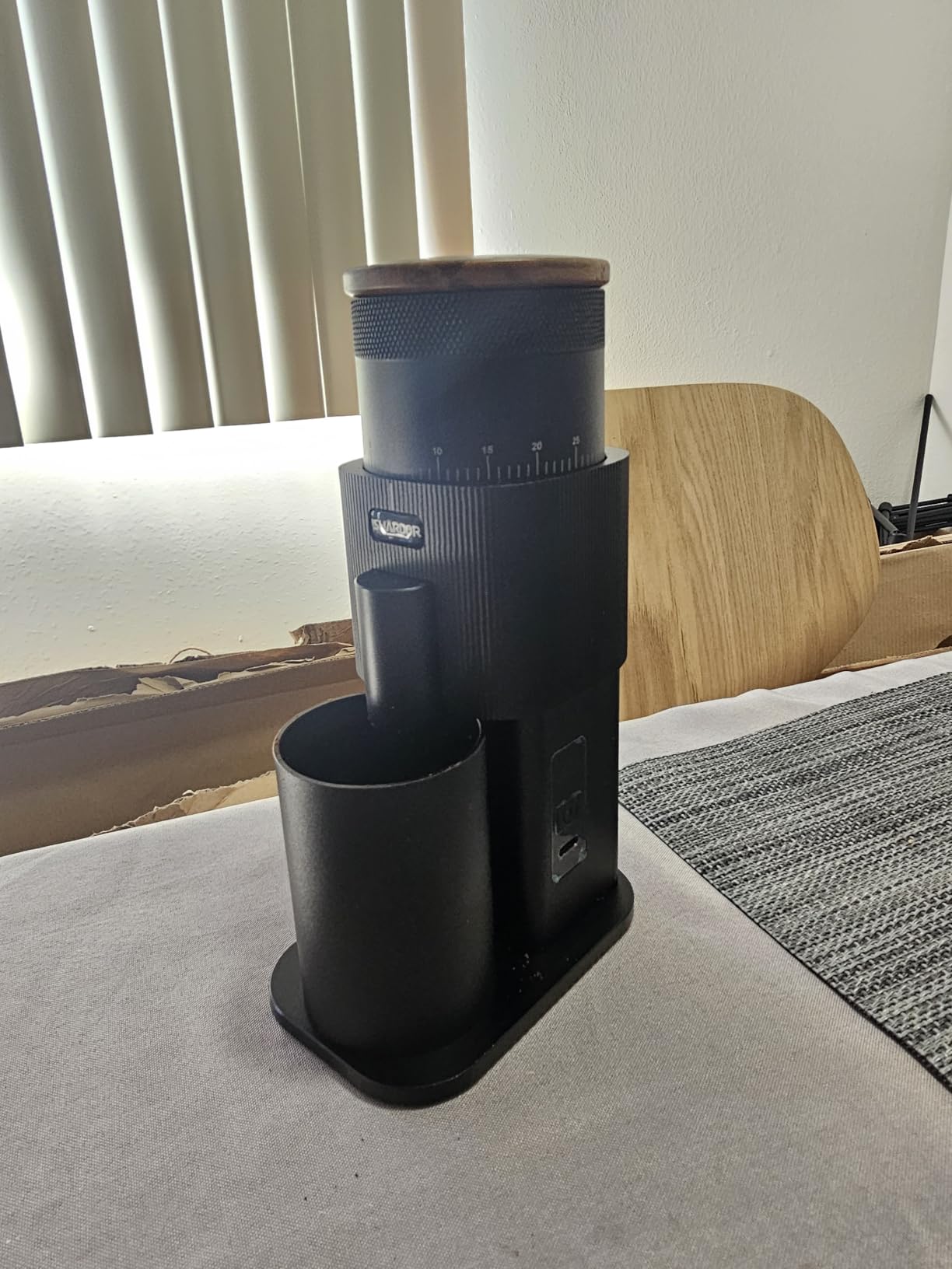SHARDOR All-Metal Single-Dose Coffee Grinder – Quiet DC Motor, Home-use Espresso Grinder, Burr Coffee Grinder, with 80 Settings and an LED Power Display, White customer photo 1