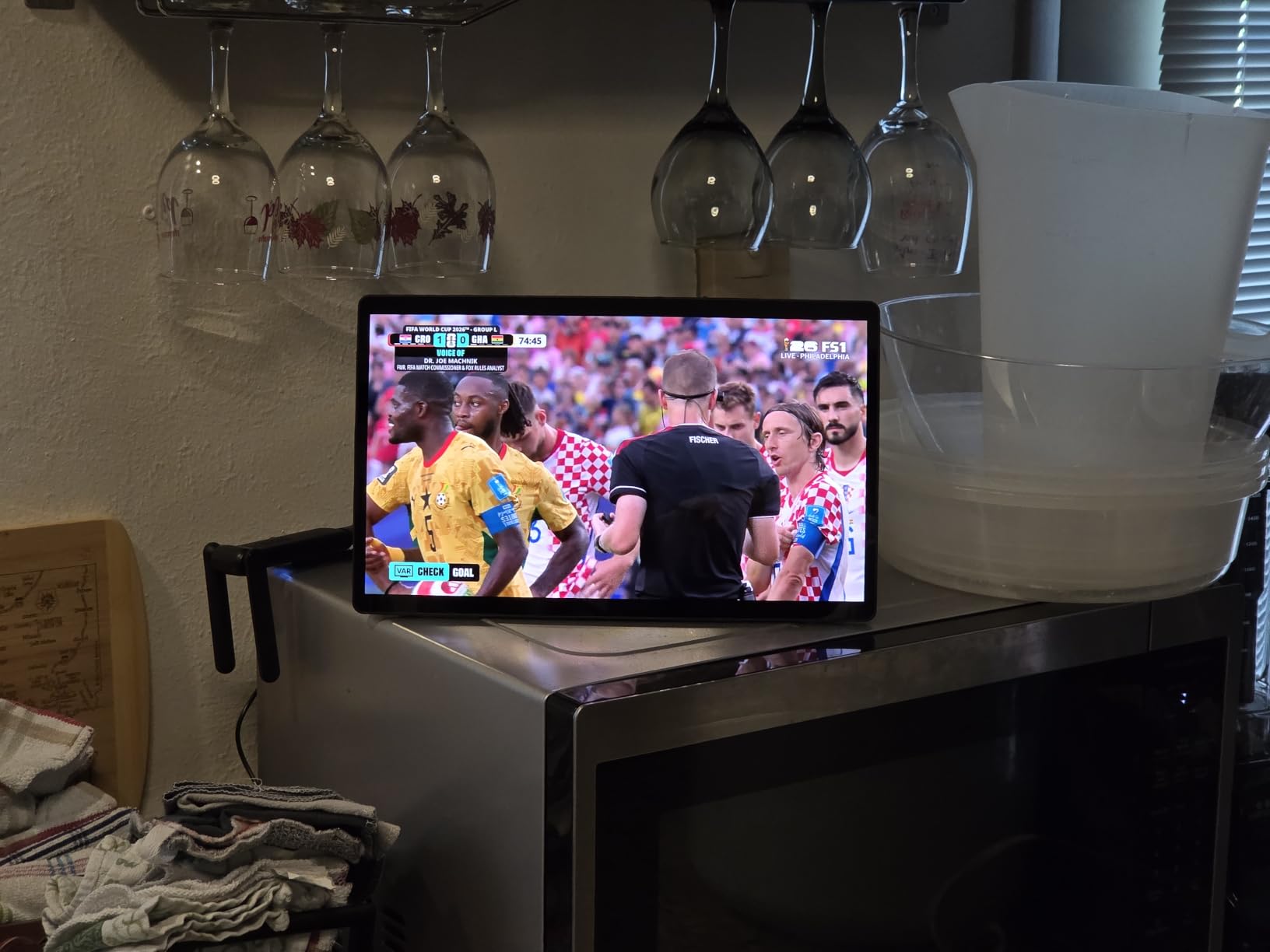 13.3-Inch OLED Portable Monitor Touchscreen, 1080P HDR 500-Nit Display customer photo 1