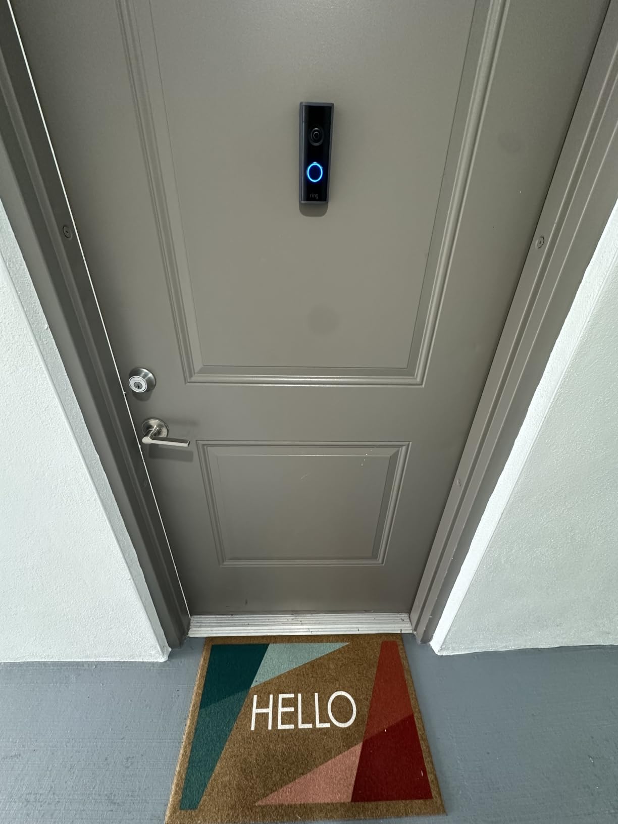 Ring Peephole Cam 2K (Newest Model), replaces physical peephole viewing with Retinal 2K and wide-angle video, renter-friendly installation, Speckled Gray customer photo 1