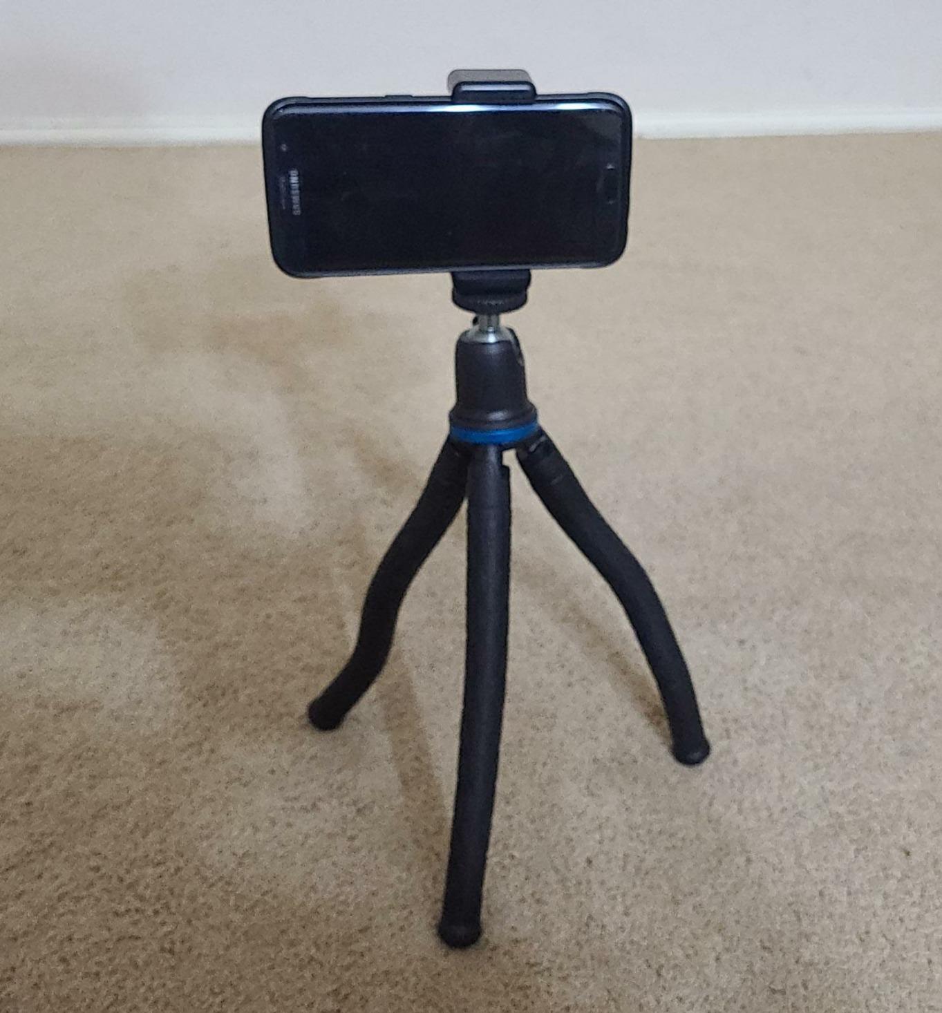 APEXEL 50x High-Definition Telephoto Lens for iPhone & Android – for Wildlife, Moon, Landscapes & Target Viewing – Includes Universal Phone Clip & Tripod customer photo 1