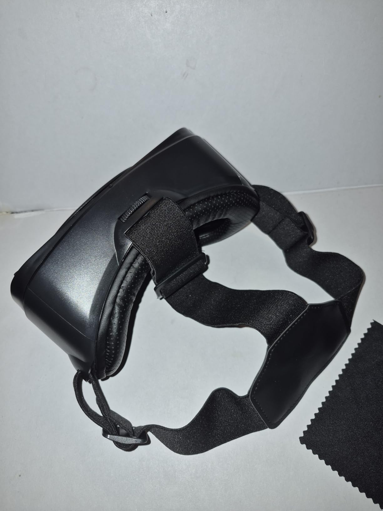 3D VR Headset, Virtual Reality 3D VR Glasses, Anti-Blue Light Adjustable 3D Headset Helmets for iPhone or Android Compatible with 4.5” to 6.7” inch with Controller(Black) customer photo 2