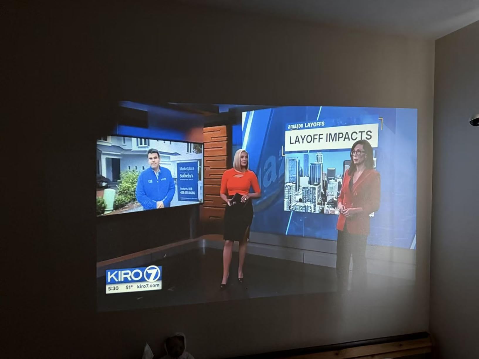 Mini Projector with WiFi and Bluetooth, Portable Projector with Built-in Battery, 4K Supported Android 11.0 Smart Outdoor Projector for Camping, Bedroom, Compatible with iPhone/TV Stick/HDMI/Laptop customer photo 1