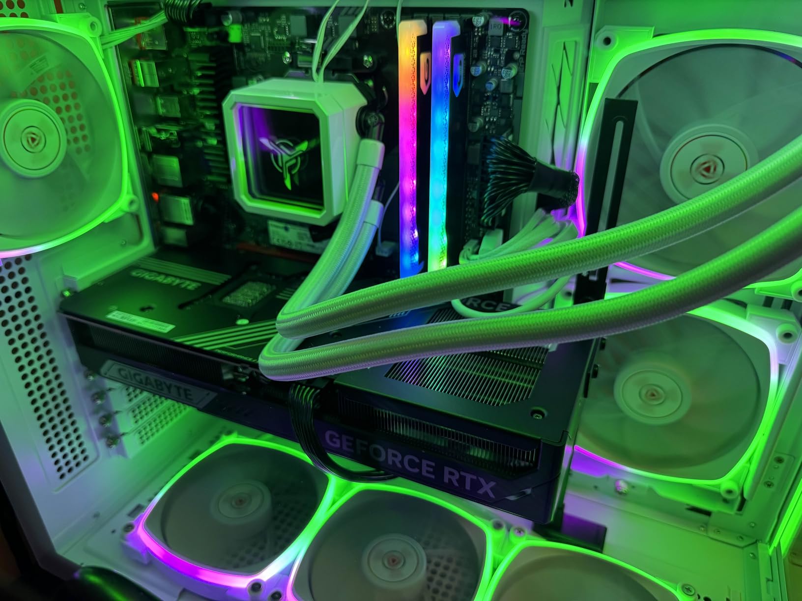 Skytech Gaming PC Desktop, Ryzen 7 9800X3D, RTX 5070 Ti, 32GB RAM, 1TB SSD customer photo 2