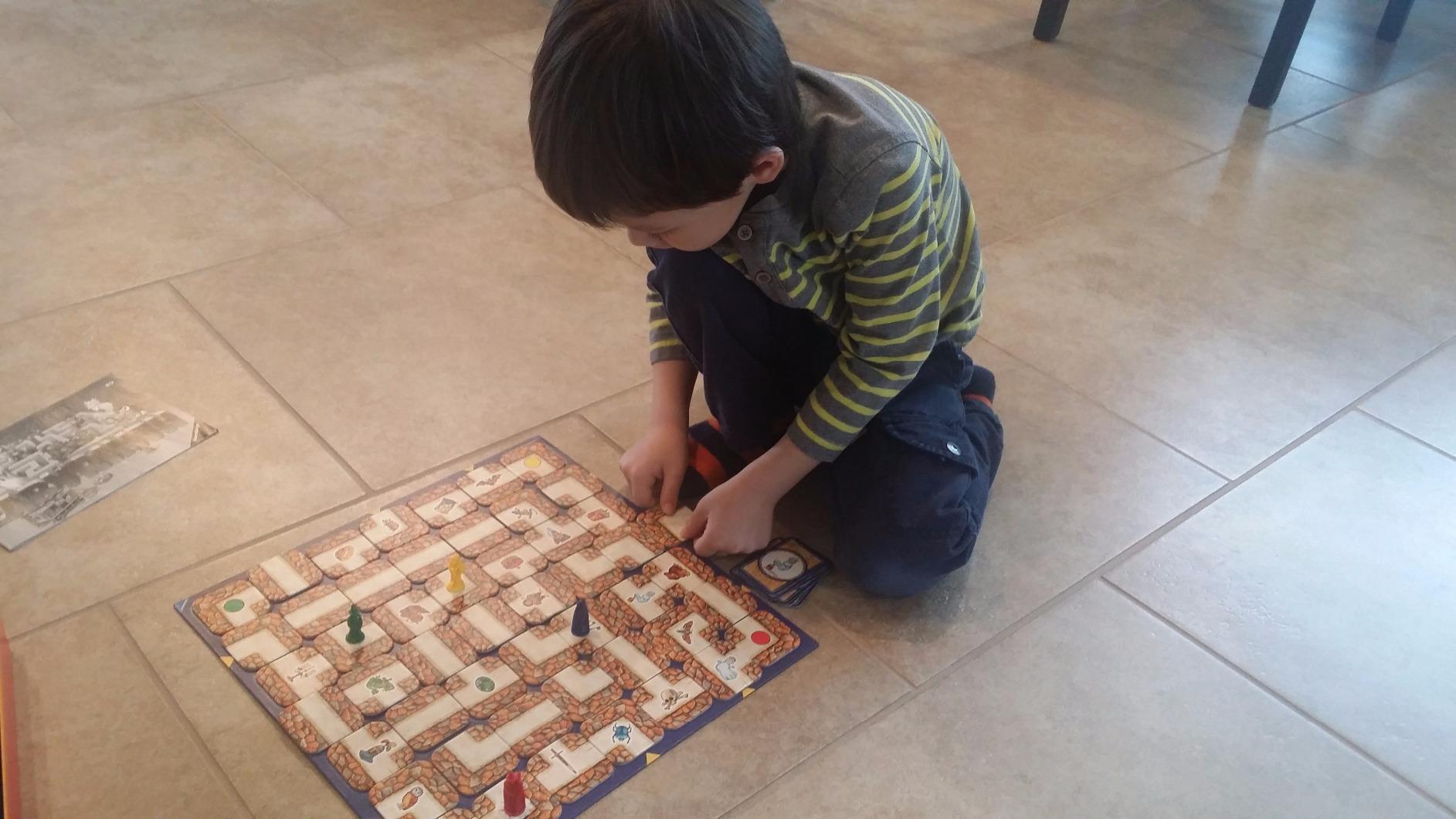 Ravensburger Labyrinth Board Game - A Strategic Maze Challenge for Family Nights - Find Treasures & Block Opponents - MESH Accredited - Great Birthday Gift - 2-4 Players - Kids Ages 7-10 and Older customer photo 2
