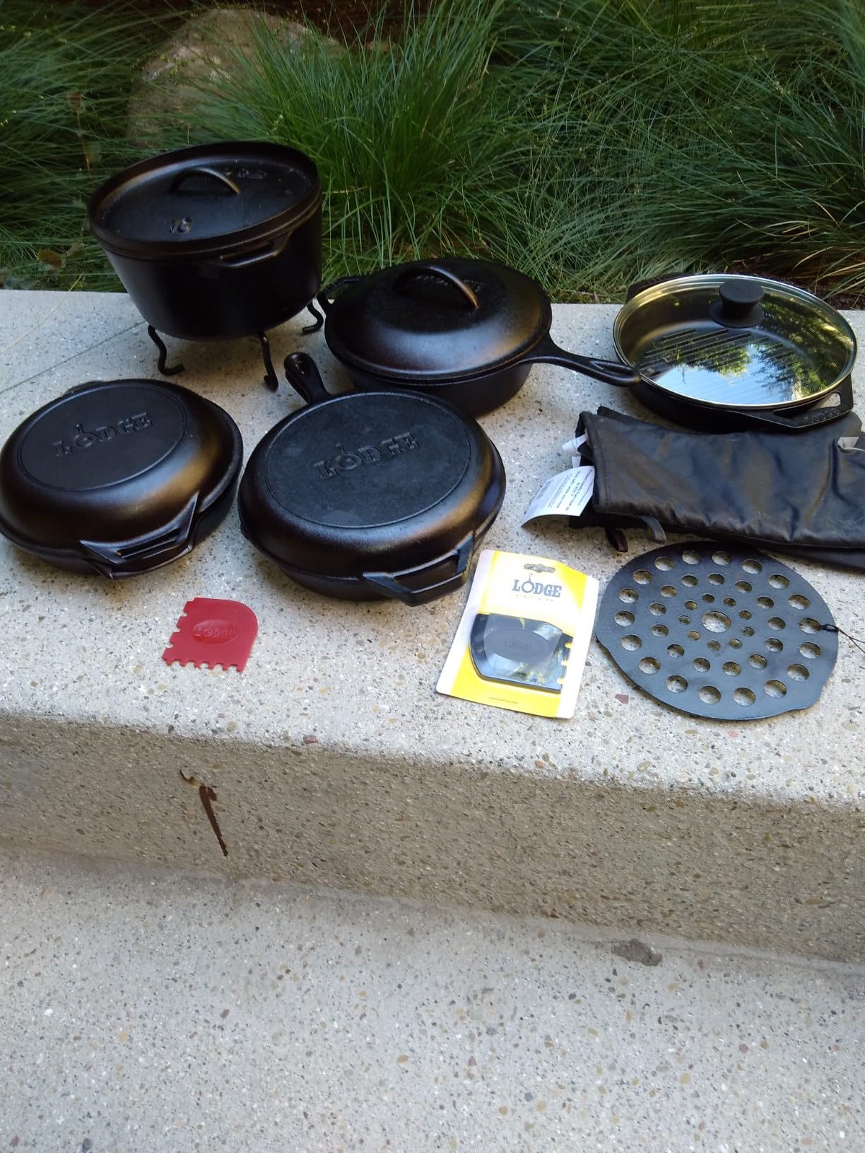 Lodge Cast Iron Combo Cooker, 3.2 Quart Deep Pot & 10.25 Inch Skillet Lid customer photo 1