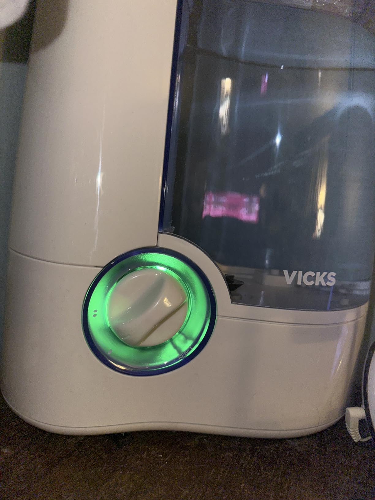 Vicks Warm Mist Humidifier for Medium to Large Rooms, 1 Gal Tank customer photo 1