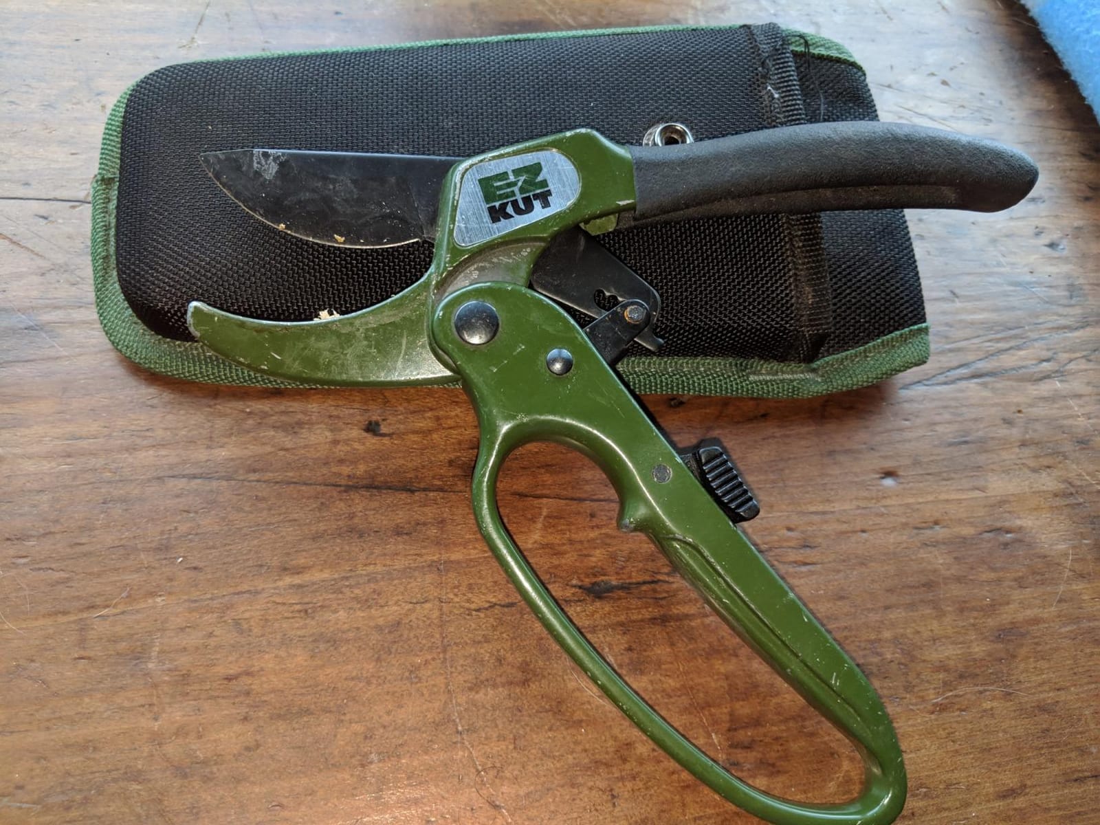 EZ Kut Heavy Duty Pruning Shears Green - with Ratcheting Action Great Garden Hand Tool Clippers Gardening pruners arthritis tools Ratcheting Anvil Hand Pruner Pruning Shears Heavy Duty Since 1988 customer photo 2