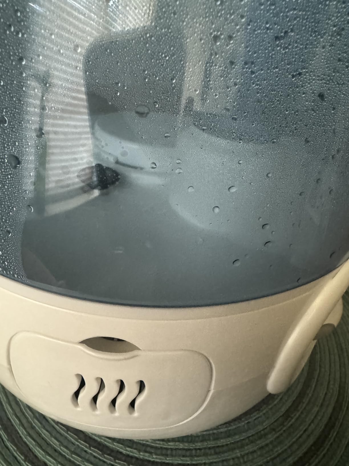 Vicks Filter-Free Ultrasonic Humidifier for Bedroom or Nursery 1.2 Gal Tank customer photo 1