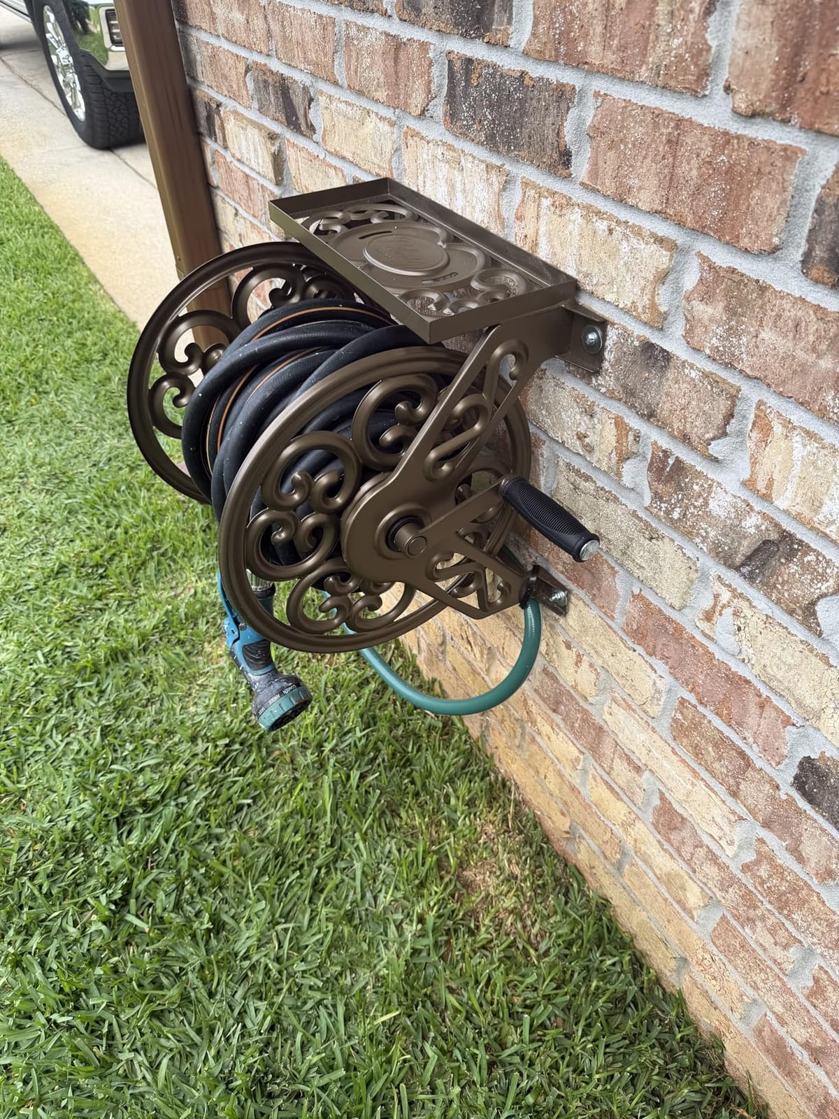 Liberty Garden 708 Steel Decorative Wall Mount Garden Hose Reel, Holds 125-Feet of 5/8-Inch Hose - Bronze customer photo 1