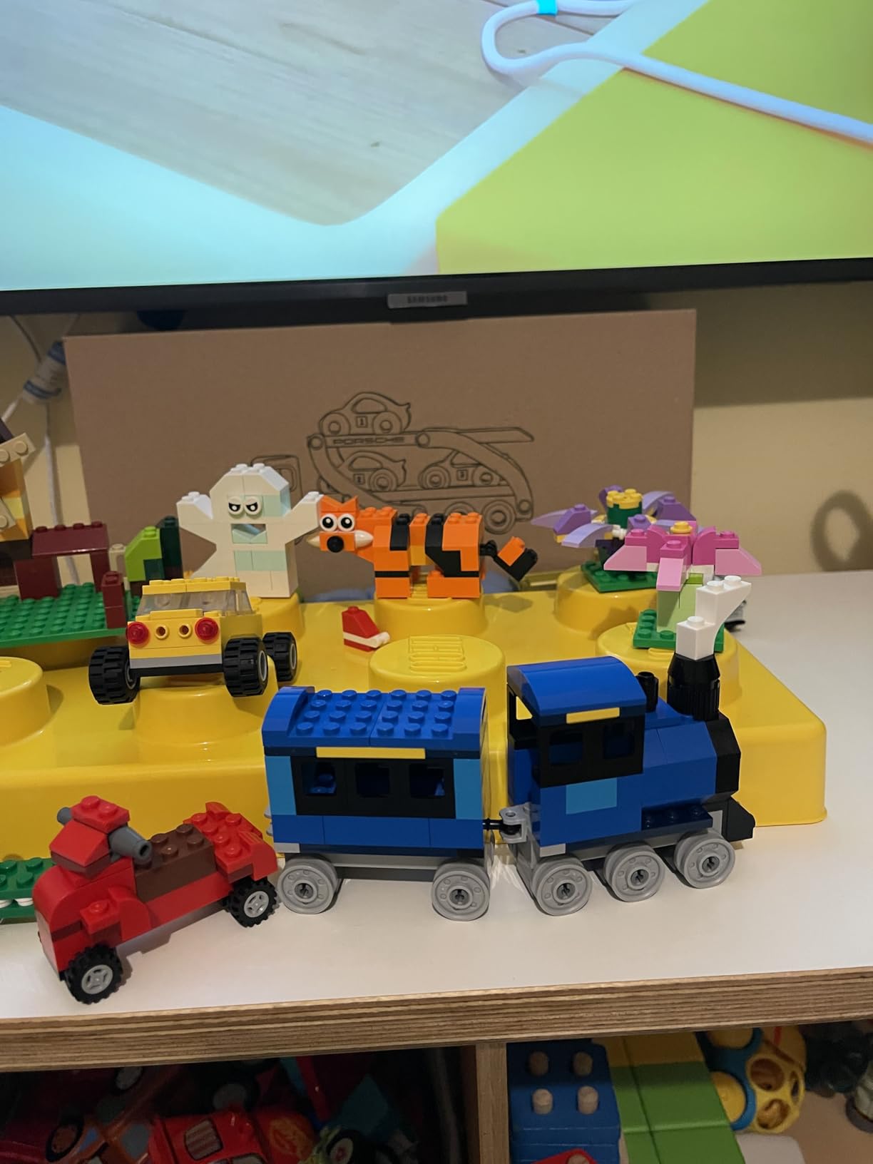 LEGO Classic Medium Creative Brick Box 10696 customer photo 2