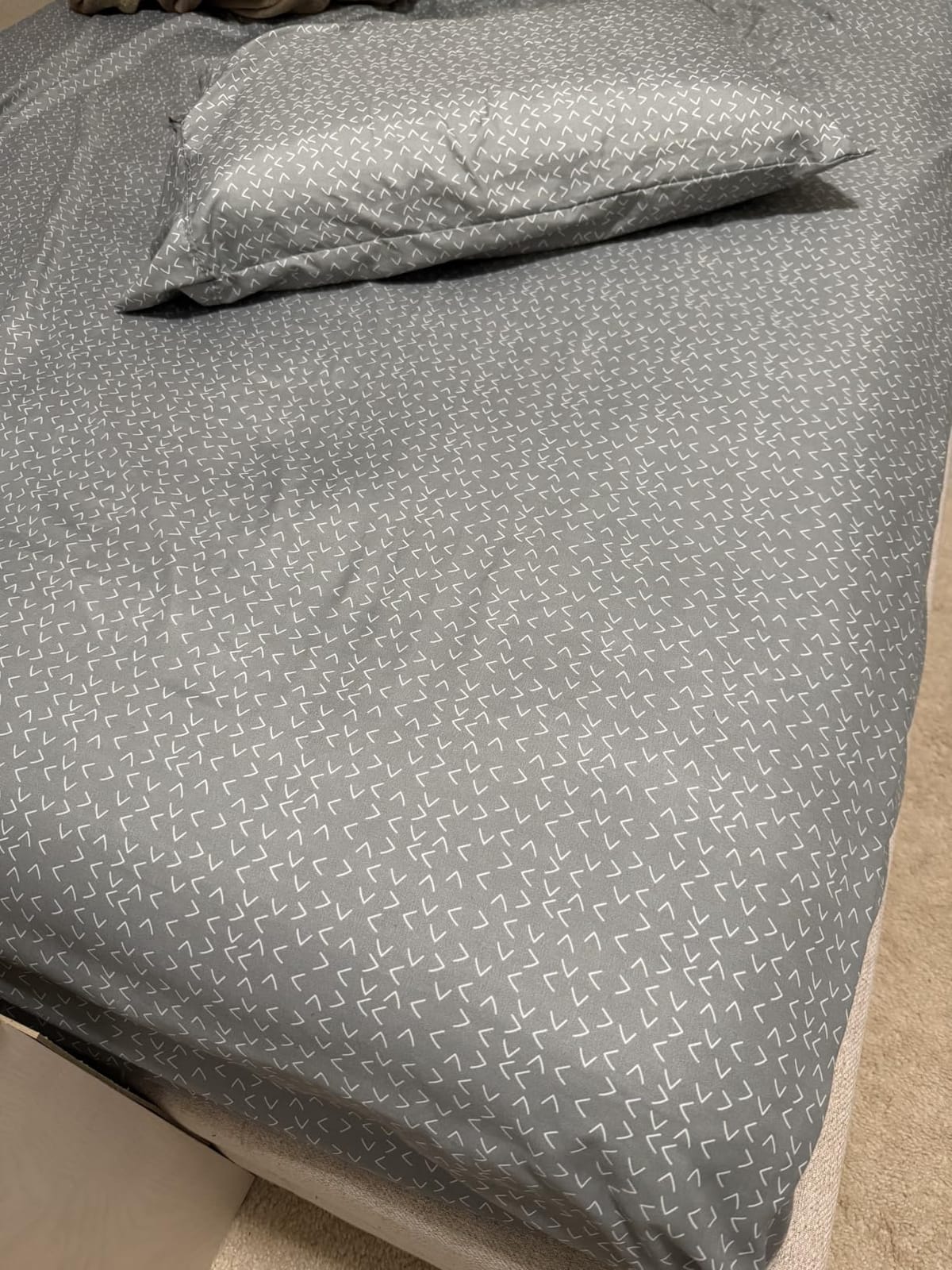Amazon Basics Lightweight Super Soft Comfortable Breathable Wrinkle Resistant Brushed Microfiber 4-Piece Bed Sheet Set with 14-Inch Deep Pockets, Queen, Dark Gray, Solid customer photo 2