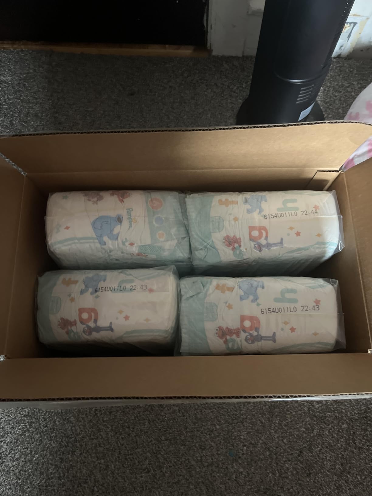 Pampers Baby Dry Ultra Cushiony Diapers, Size 1 (8-14 lbs), 120 Count, Up to 100% Leakproof (Packaging May Vary) customer photo 1