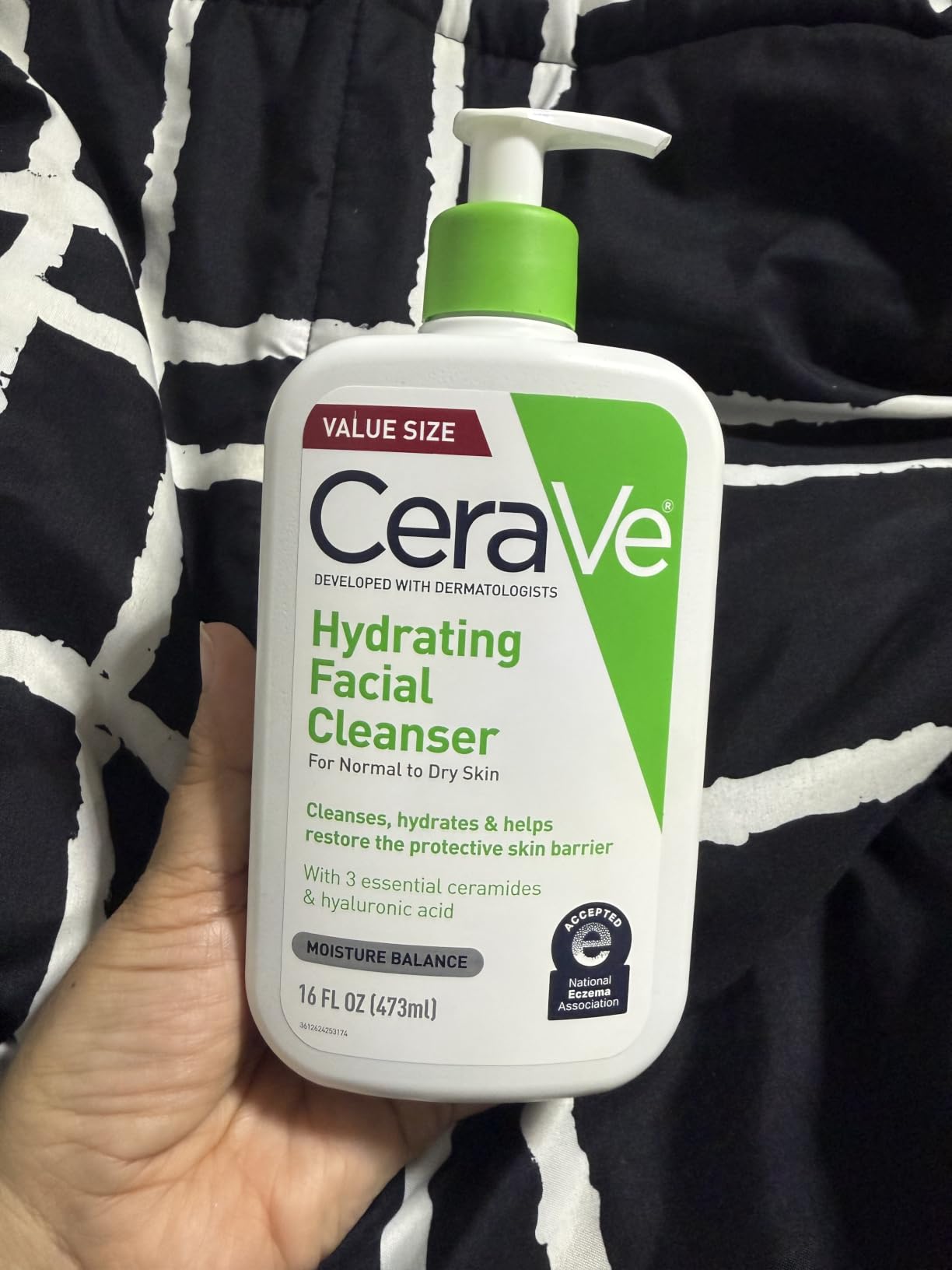 CeraVe Hydrating Cleanser with Hyaluronic Acid, Face Wash for Dry Skin,16oz customer photo 2
