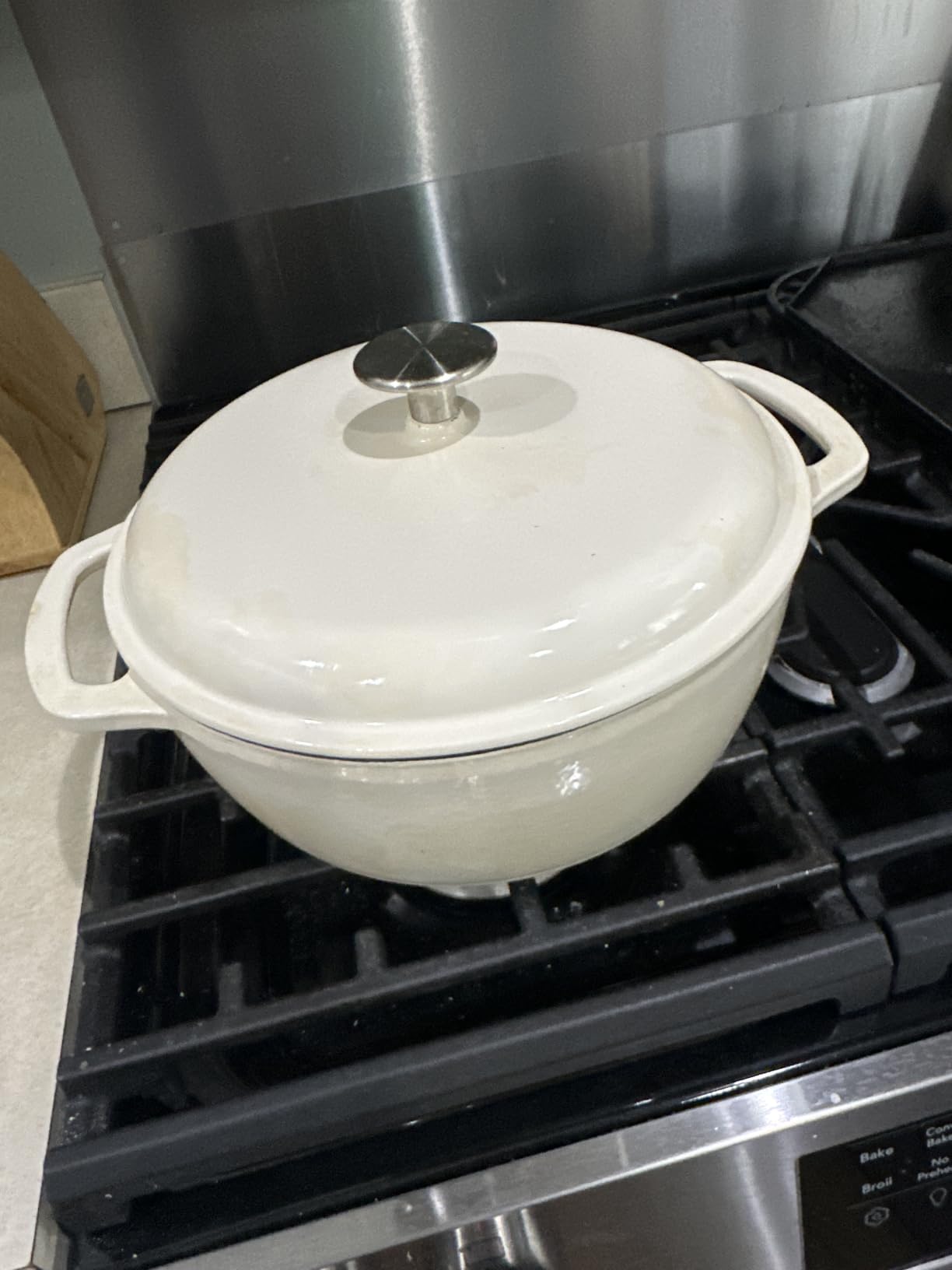 Amazon Basics Enameled Cast Iron Dutch Oven Pot With Lid, 6-Quart, Round, Dual Handles, Heavy-Duty, Oven Safe for Stews, Roasting & Baking, Blue customer photo 1