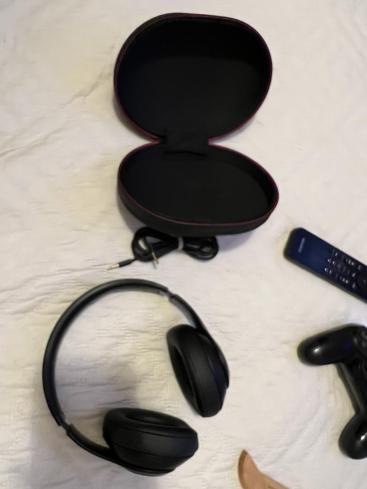 Beats Studio3 Wireless Headphones - Matte Black (Renewed) customer photo 1