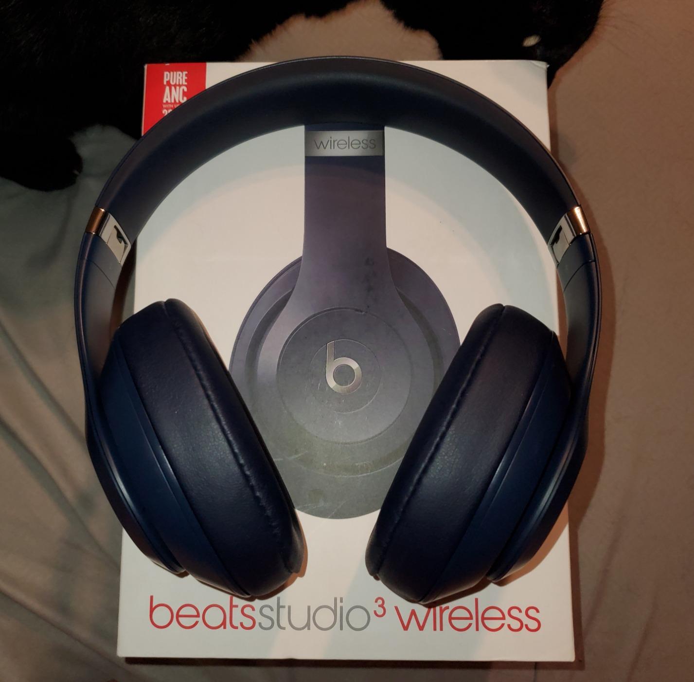 Beats Studio3 Wireless Headphones - Matte Black (Renewed) customer photo 2