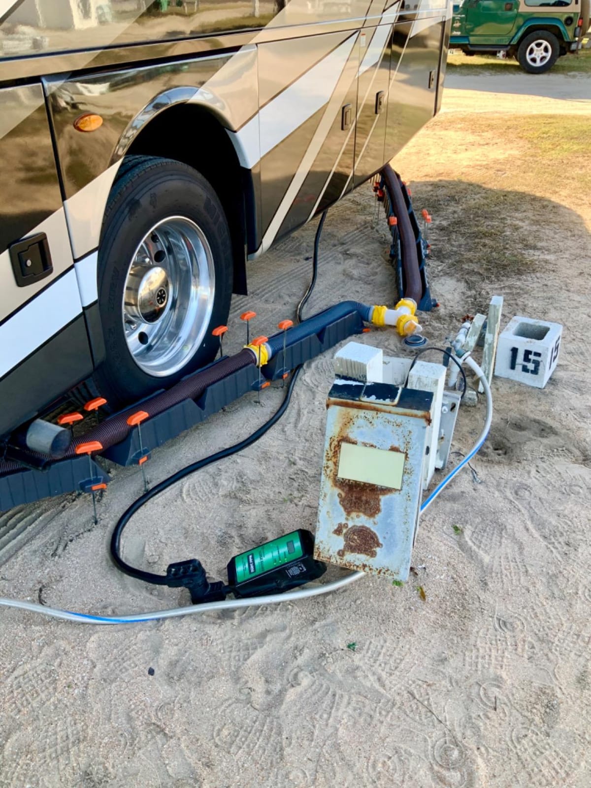 Camco Revolution 20' Sewer Hose Kit with Swivel Fittings and Wye Connector - Ready To Use Kit with Fittings, Hoses, and Storage Caps, Great For RVs with Separate Tank Valves, 39667 customer photo 1