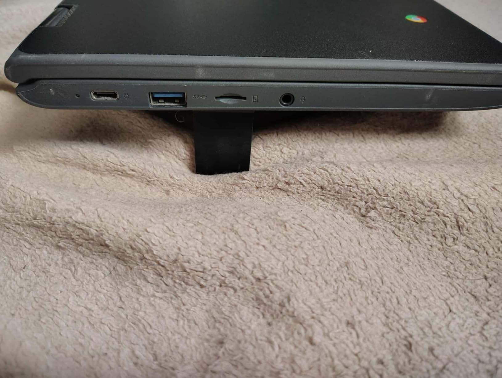 Lenovo 300e Chromebook 2-in-1 customer photo 1
