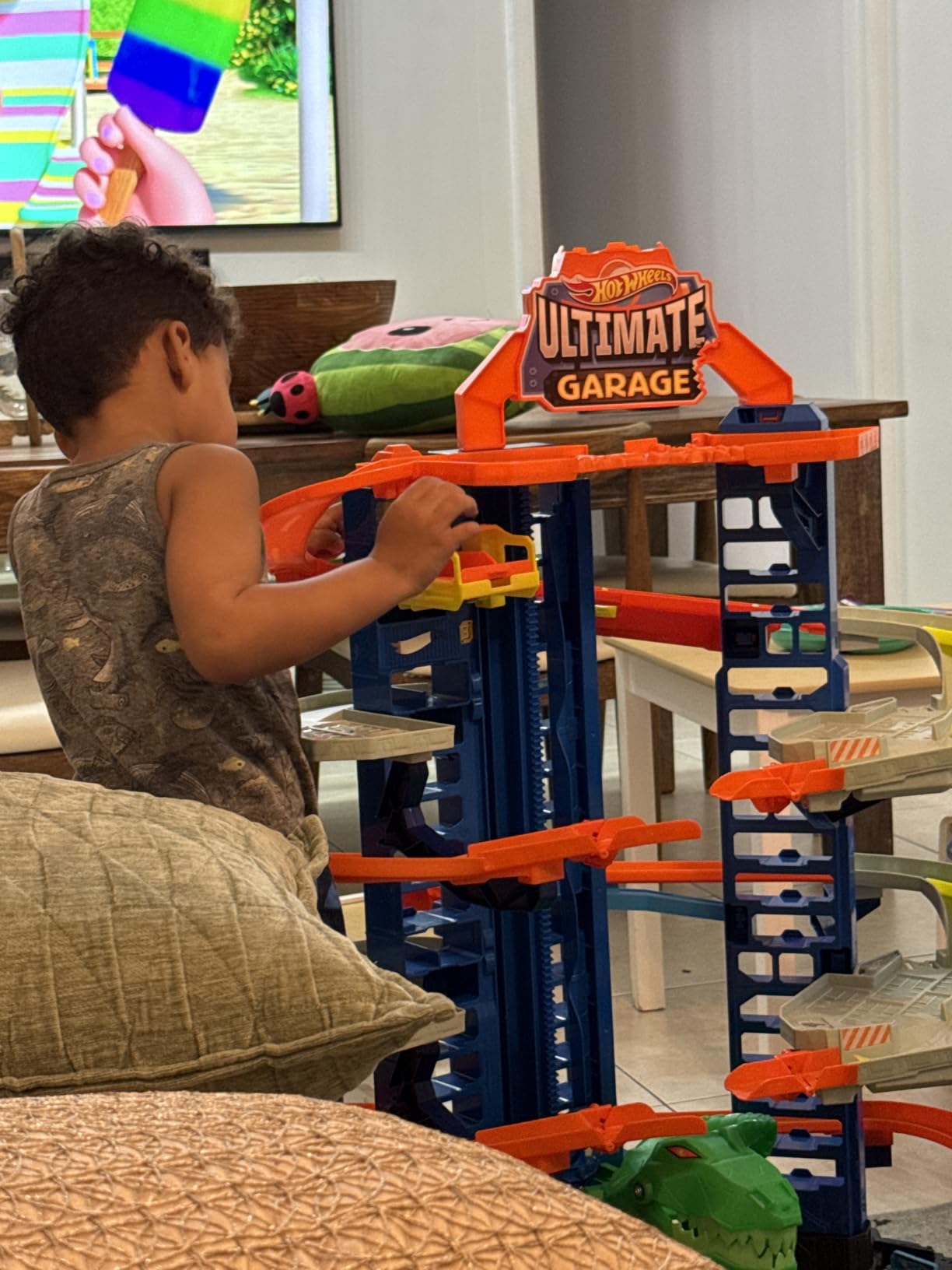 Hot Wheels Ultimate Garage Track Playset & 2 1:64 Scale Toy Cars​​​​ customer photo 2