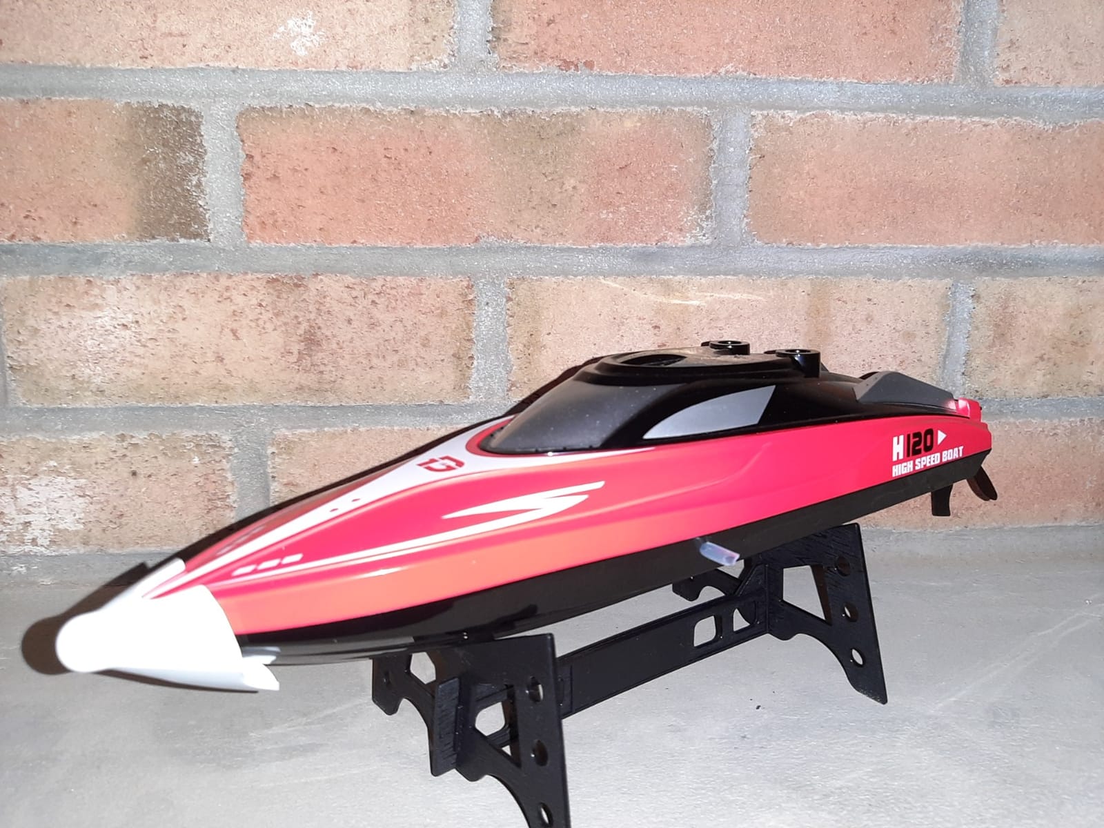 DEERC H120 Fast RC Boat for Pools and Lakes, 2.4 GHz 20+ MPH Racing Boats for Kids & Adults with Rechargeable Battery,Low Battery Alarm,Capsize Recovery,Gifts for Boys Girls customer photo 1