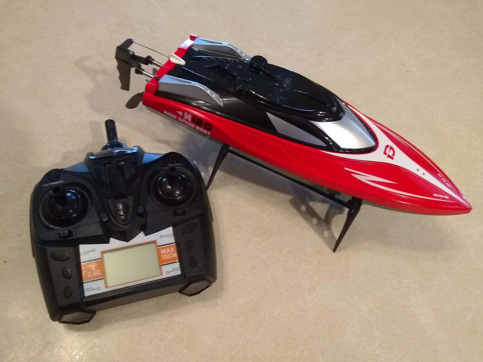 DEERC H120 Fast RC Boat for Pools and Lakes, 2.4 GHz 20+ MPH Racing Boats for Kids & Adults with Rechargeable Battery,Low Battery Alarm,Capsize Recovery,Gifts for Boys Girls customer photo 2