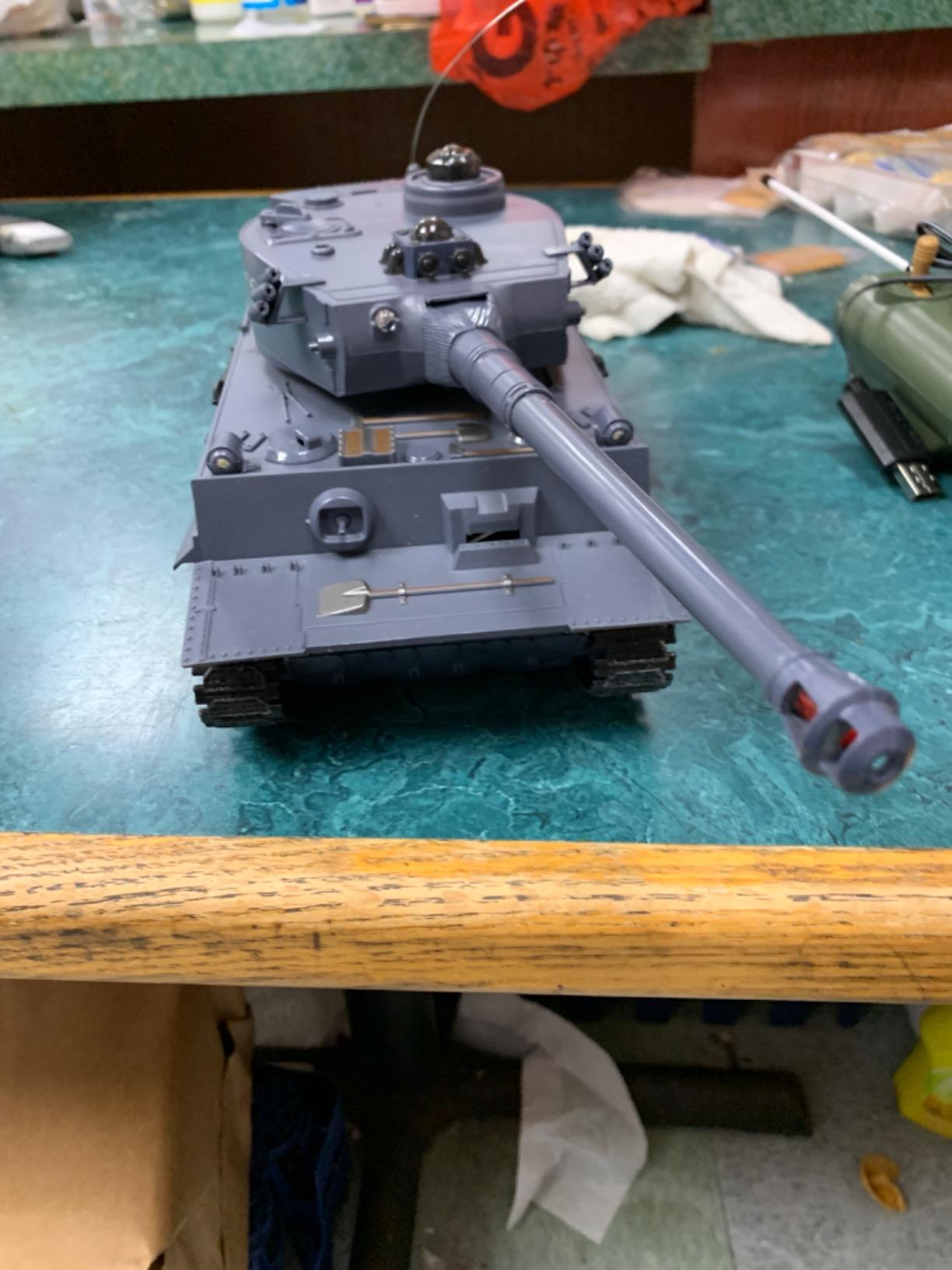 BEAURE Rc Tanks,1:28 WW2 M1A2 America Army Tank Toys for Boys,9 Channels Remote Control Cars with Sound and Light, RC Military Truck Vehicle for Kids Boys Girls (Khaki) customer photo 2