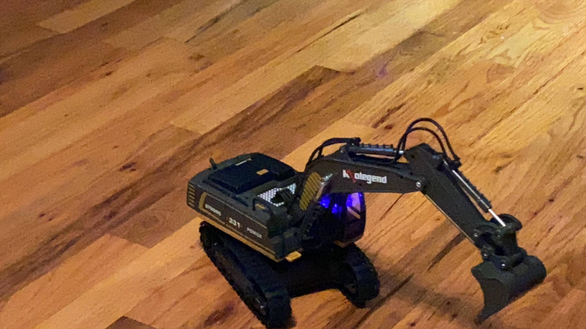 kolegend RC Excavator Toy | 1:18 Remote Control Excavator customer photo 2