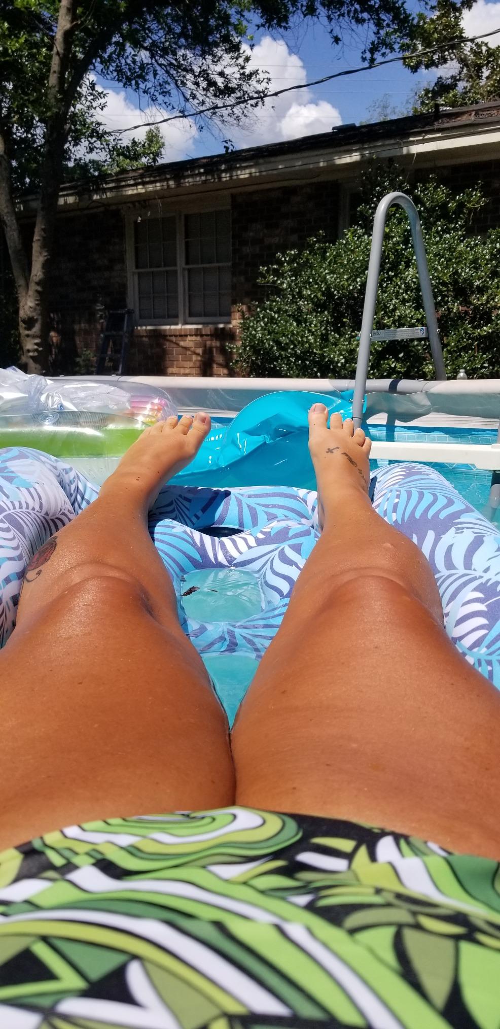 Aqua Oversized Contour Pool Float Lounge – Extra Large – Fabric-Covered, Inflatable Pool Floats for Adults – Blue Ferns customer photo 1