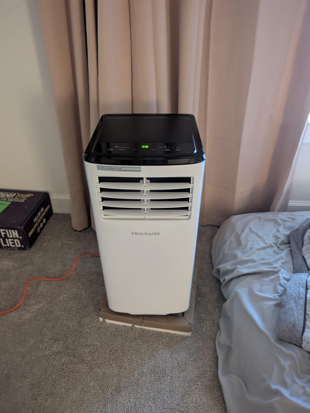 Frigidaire Portable Room Air Conditioner 8,000 BTU (ASHRAE) / 5,500 BTU (DOE), Cools Up to 350 Sq. Ft., Quiet Operation, Dehumidifying Dry Mode, White customer photo 2