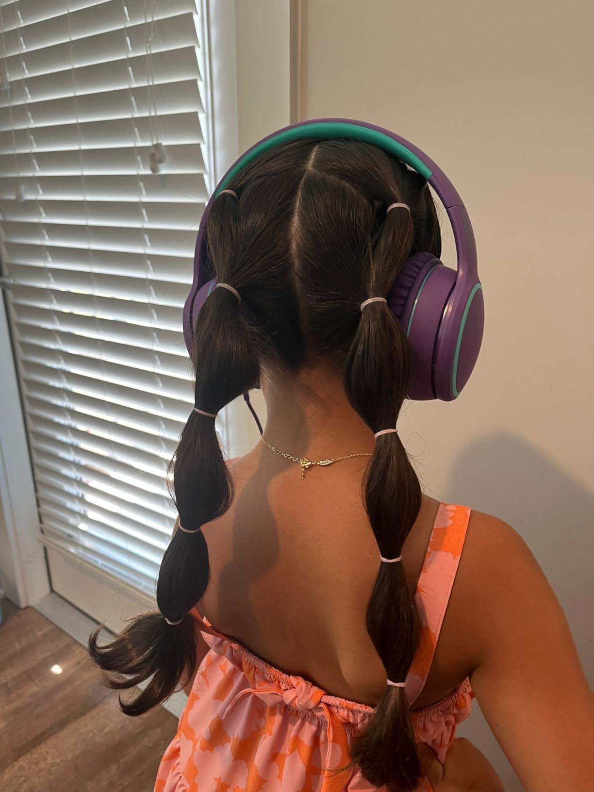 R10 Kids Headphones Over-Ear with Microphone, Lightweight Folding Stereo Bass Headset with 1.5M No-Tangle Cord, Portable Wired Headphones for Smartphone Tablet Computer MP3 / 4 (Black) customer photo 2