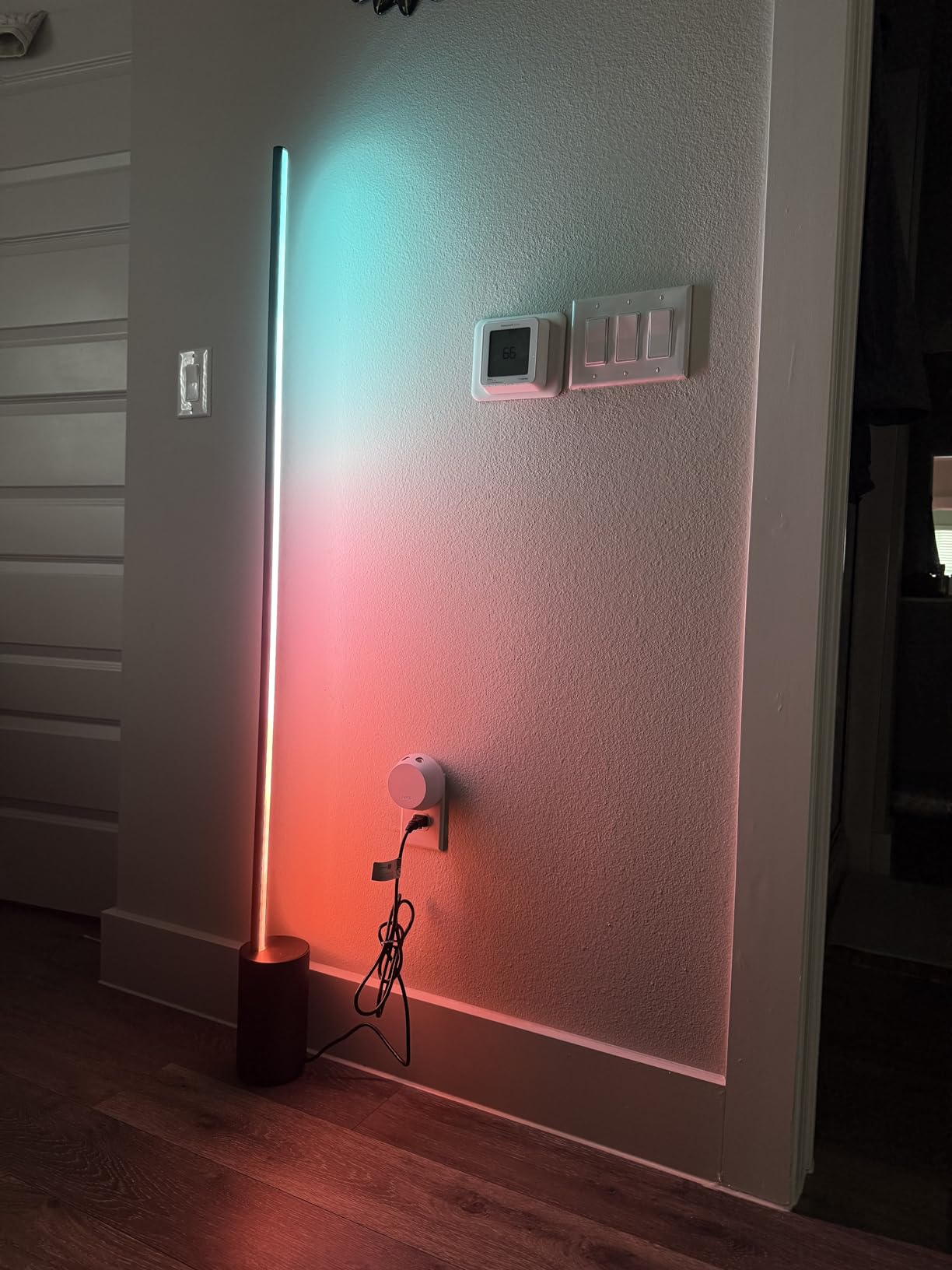 Philips Hue Signe Smart Color Changing Floor Lamp, 1-Pack, Black customer photo 1