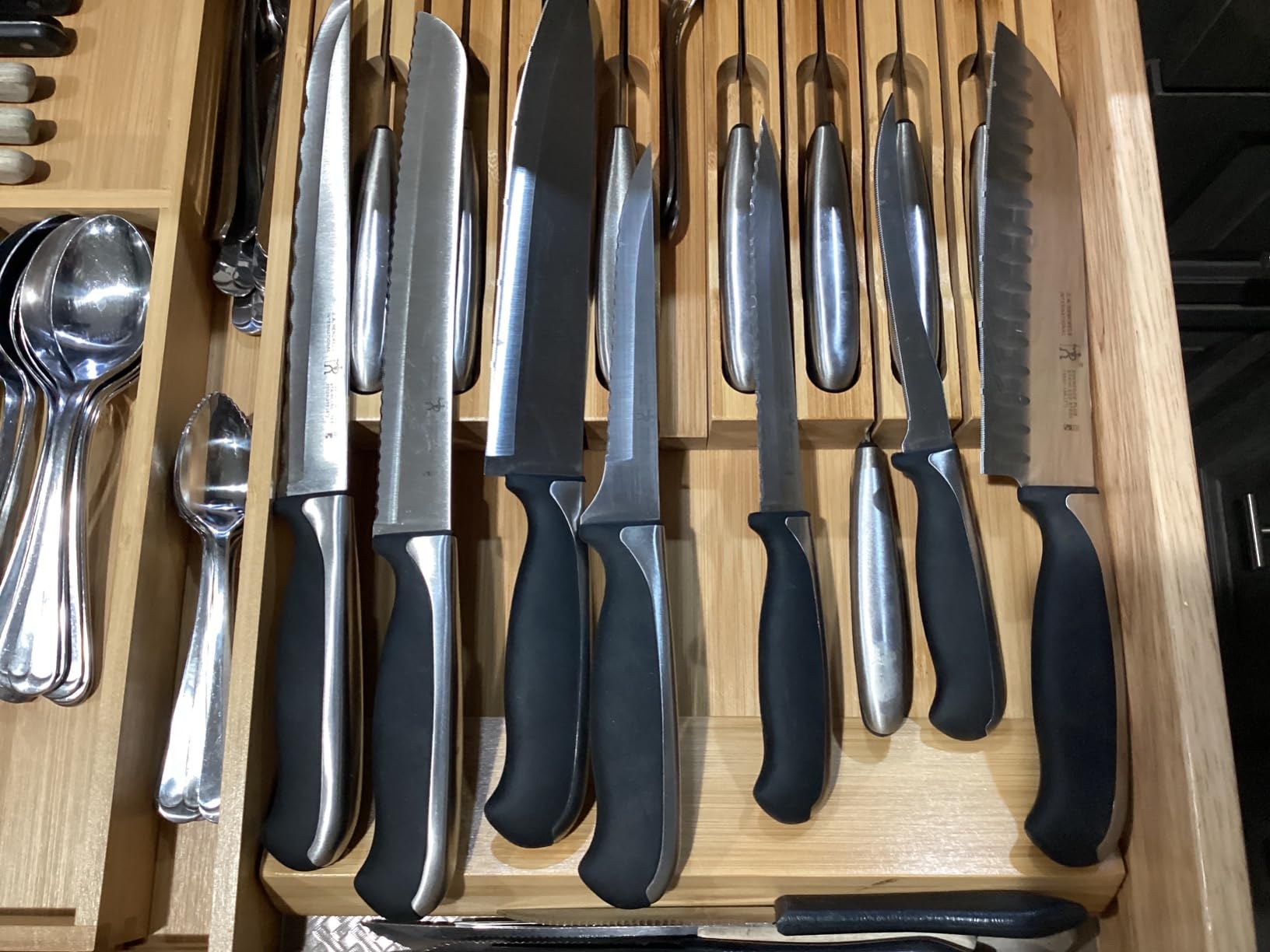 VaeFae Bamboo Knife Drawer Organizer, Knife Drawer Organizer Insert, Kitchen Drawer Knife Block for 12 Knives and a PLUS Slot for your Knife Sharpener (Without Knives) customer photo 1