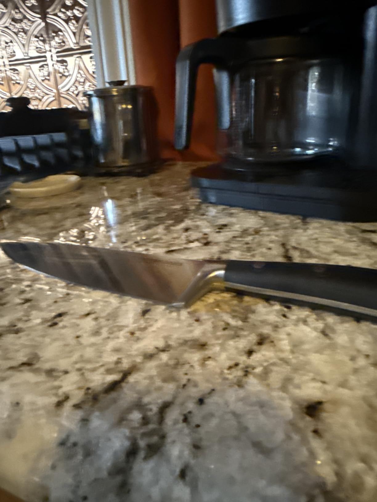 Amazon Basics Classic 8-inch Full Tang High Carbon Stainless Steel Chef's Knife, Multipurpose Kitchen Knife with Three Rivets, Silver customer photo 1