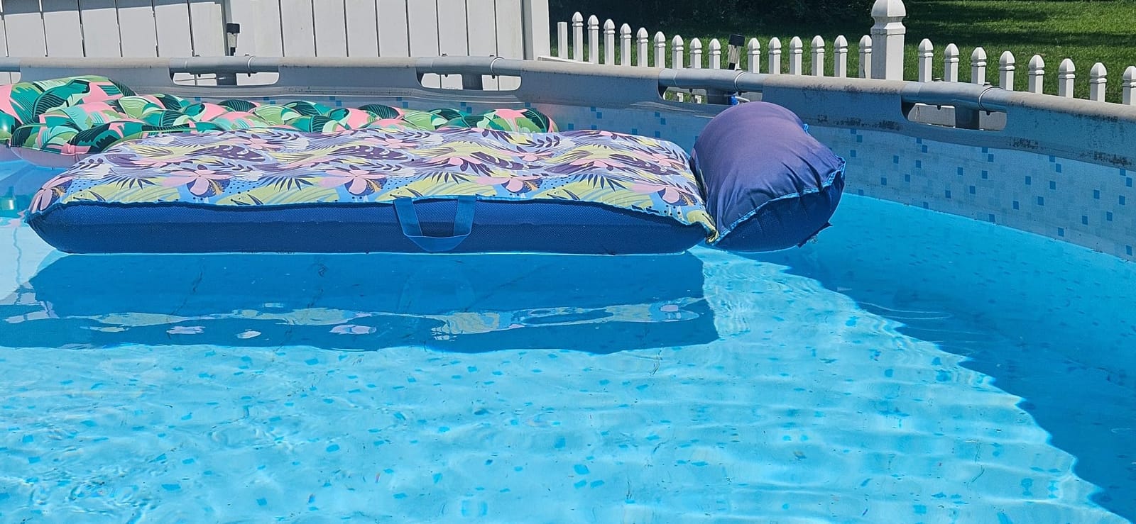 HomeKaren Oversized Pool Float Lounge Fabric-Covered 73