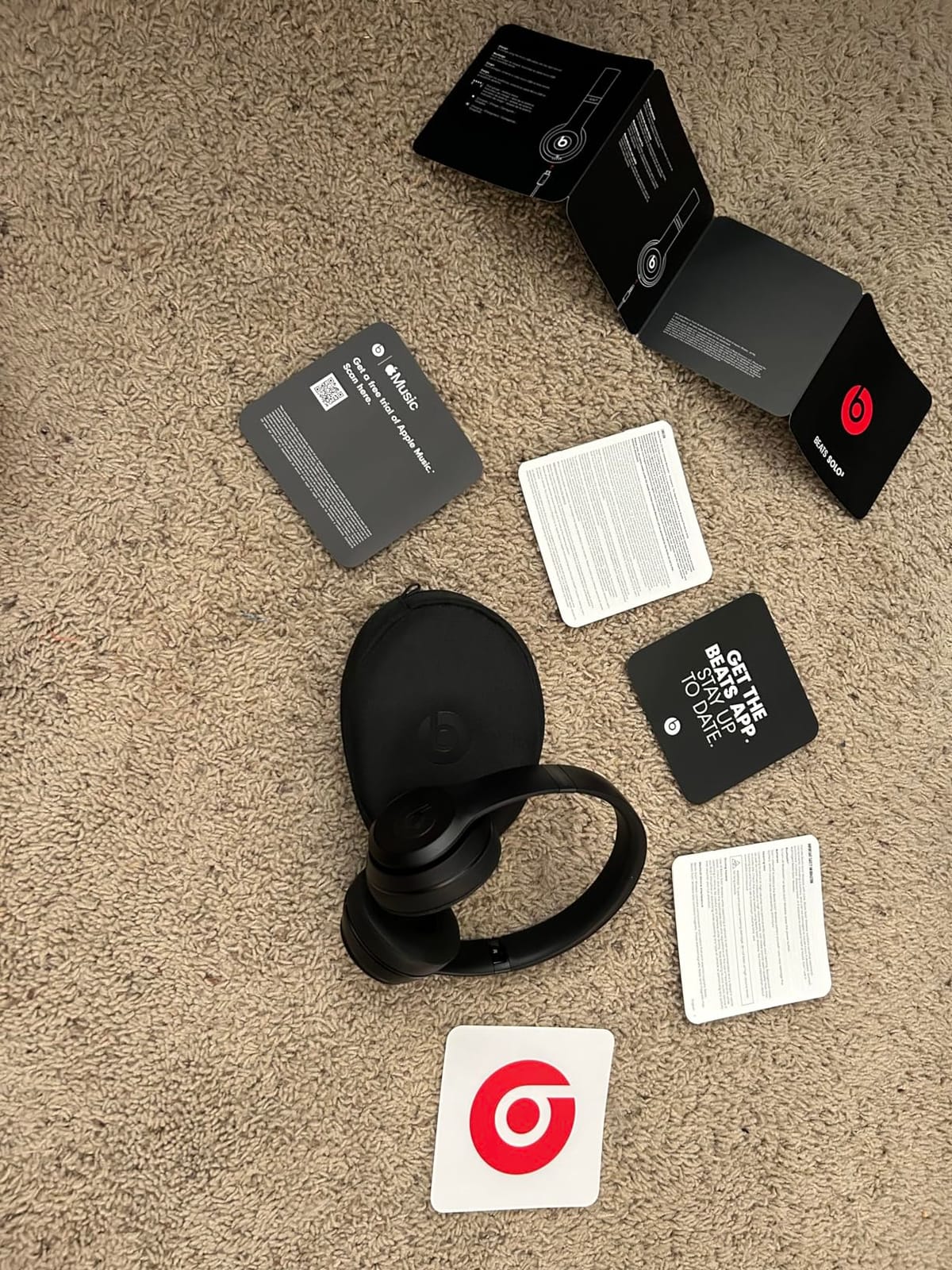 Beats Solo3 - Wireless Bluetooth On-Ear Headphones, Apple & Android Compatible, Up to 40H of Battery Life - Silver (Latest Model) customer photo 1