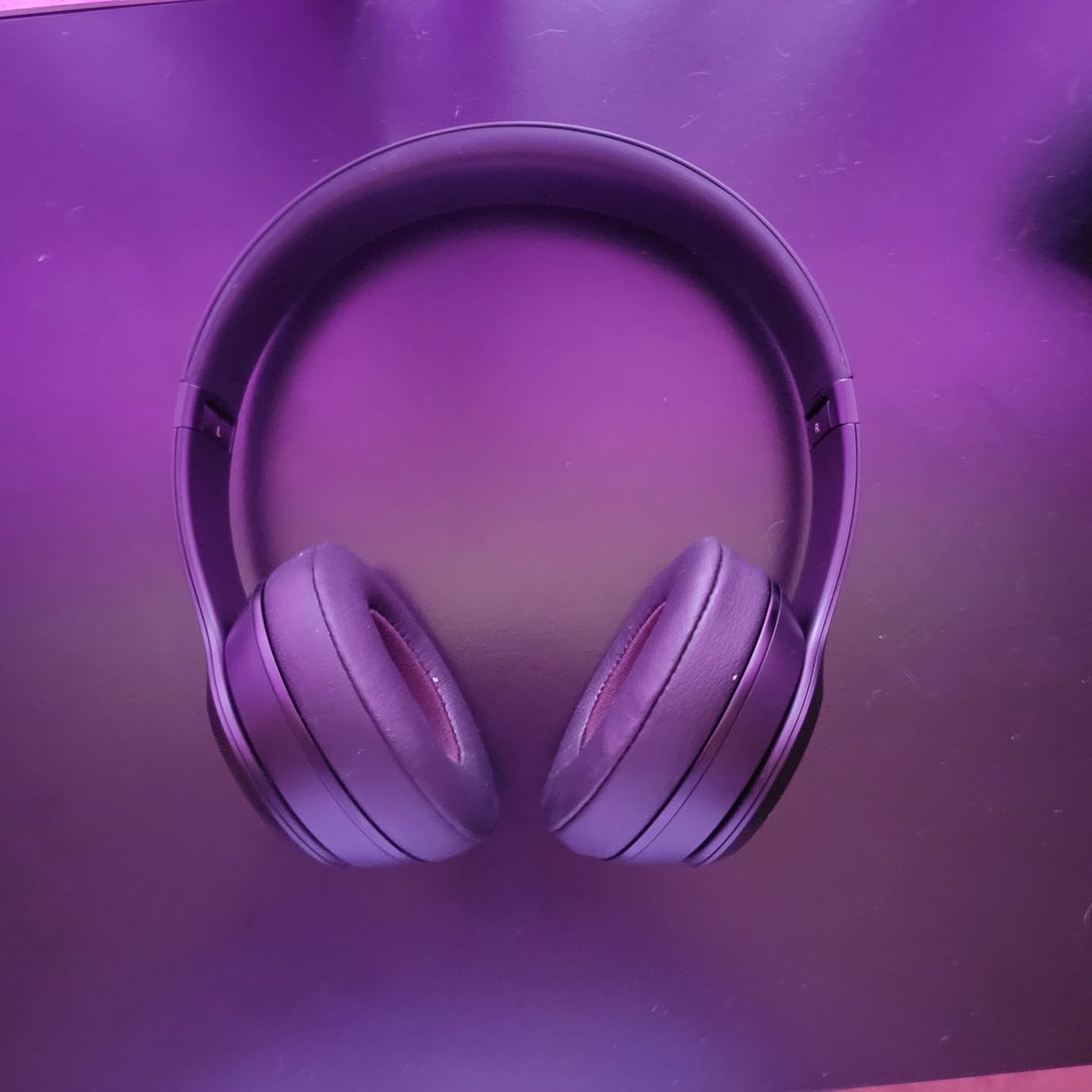Beats Solo3 - Wireless Bluetooth On-Ear Headphones, Apple & Android Compatible, Up to 40H of Battery Life - Silver (Latest Model) customer photo 2