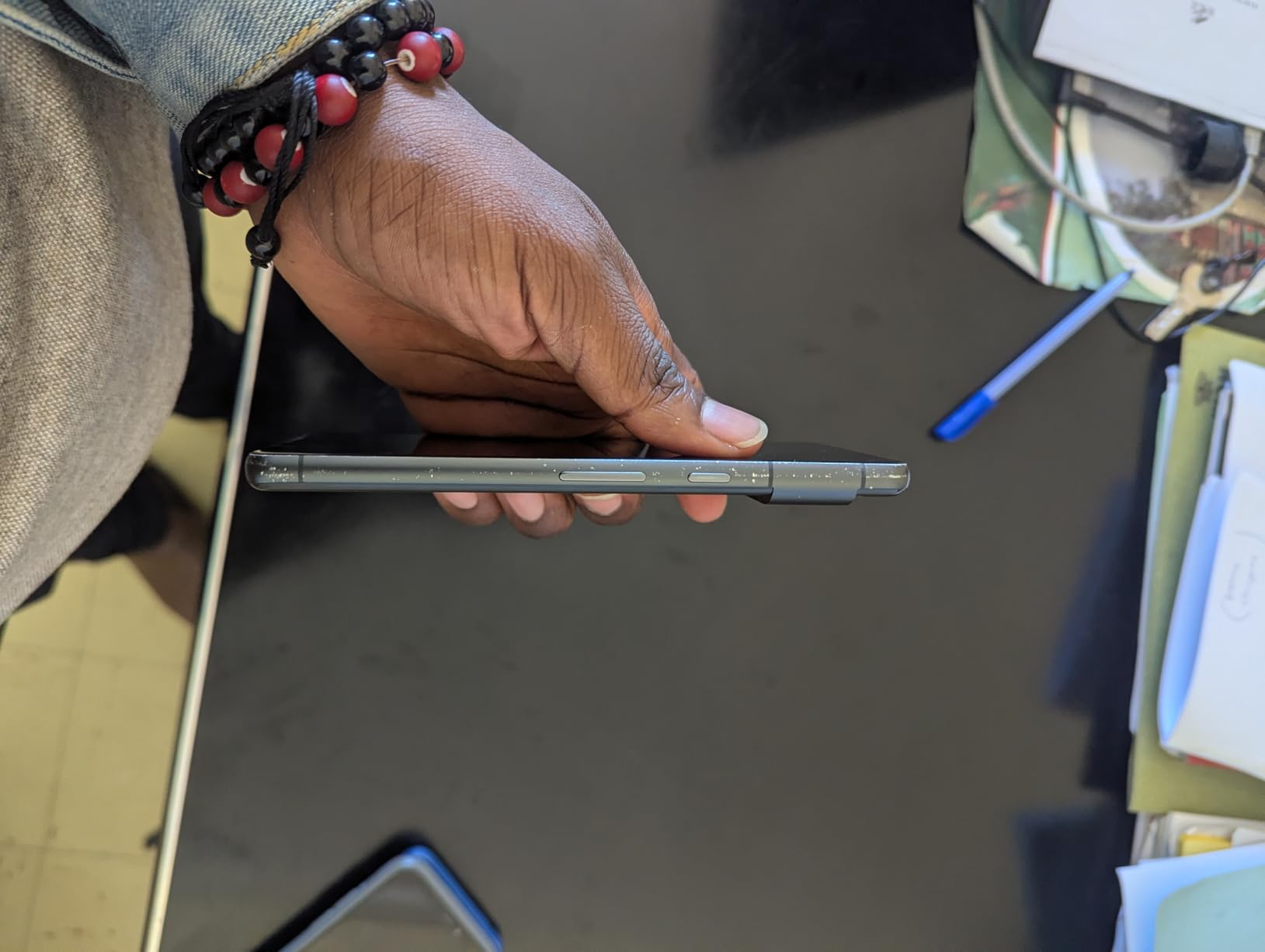Google Pixel 7 128GB 5G Smartphone - Unlocked for All Carriers - US Version - (Obsidian) customer photo 2