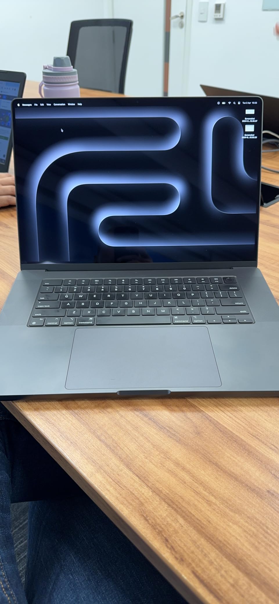 Apple 2023 MacBook Pro Laptop M3 Max chip with 16‑core CPU, 40‑core GPU: Built for Apple Intelligence, 16.2-inch Liquid Retina XDR Display, 48GB Unified Memory, 1TB SSD Storage; Silver customer photo 2