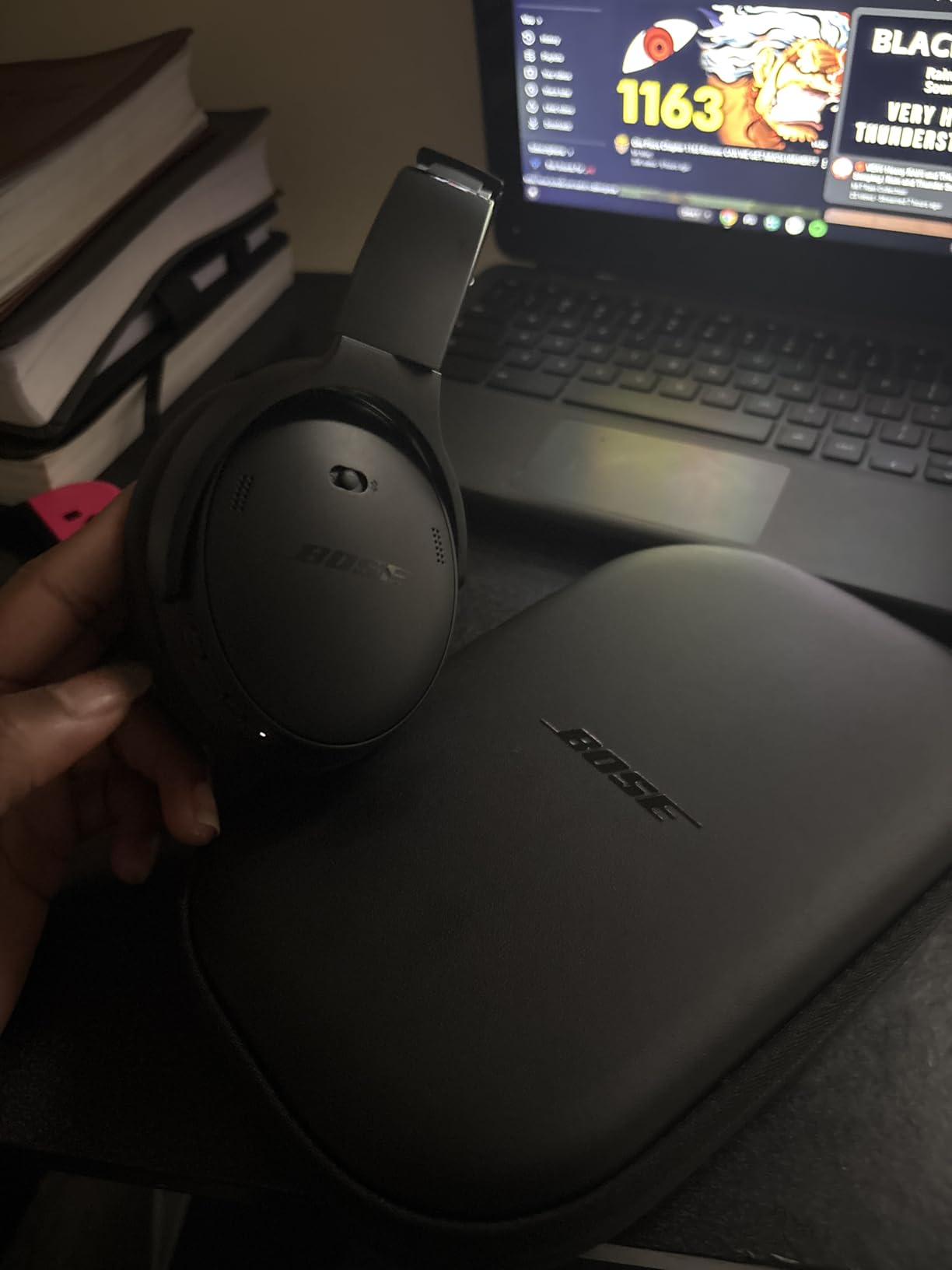 Bose QuietComfort Wireless Noise-Canceling Headphones (Black) (Renewed) customer photo 1