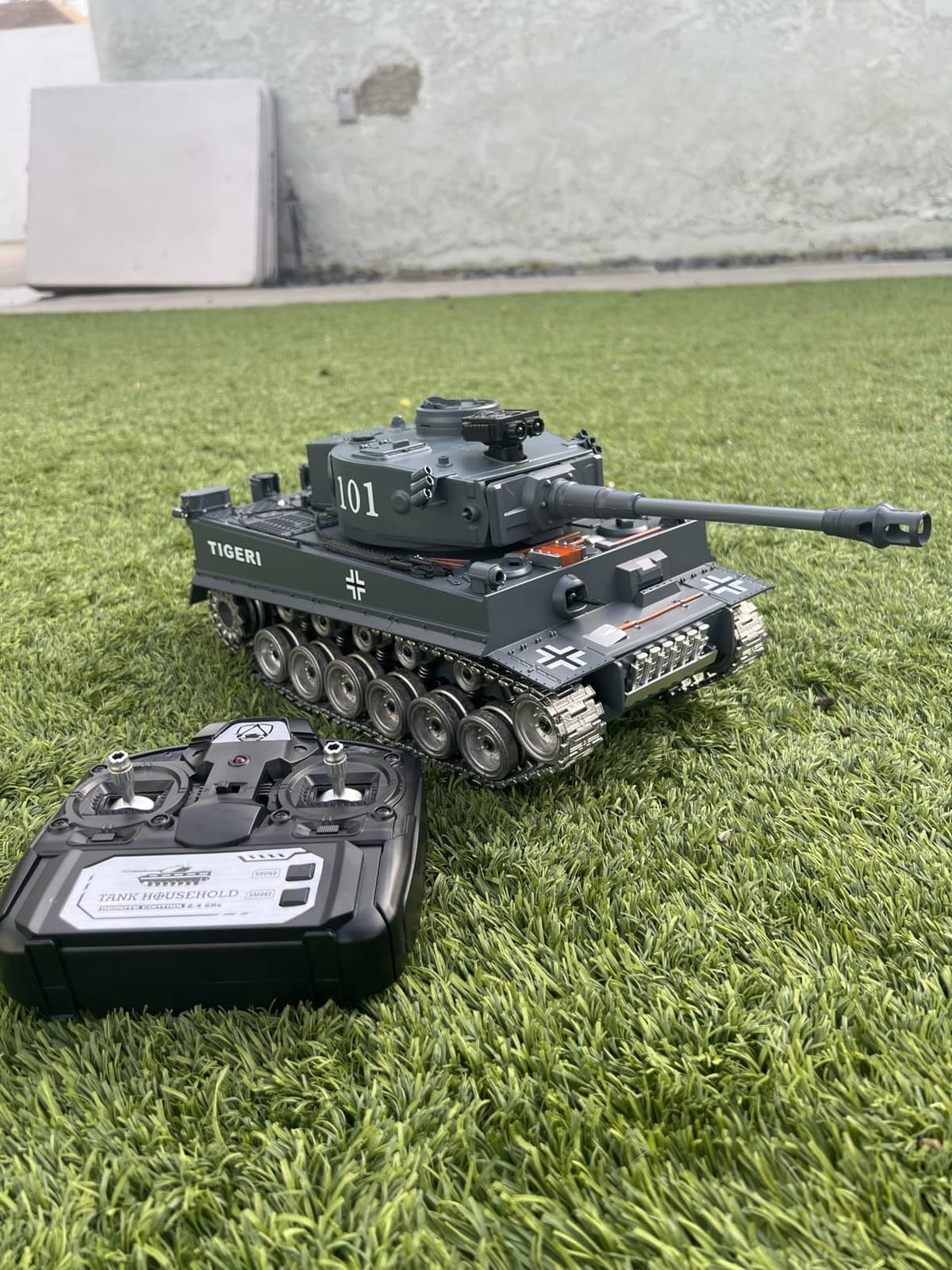 Supdex RC Tank, 1:18 Alloy Metal German Tiger I Remote Control Army Model Toys, 2.4Ghz RC Vehicle with Smoke, Sound and Lights, Military Tank for 8 Years Old+ customer photo 2