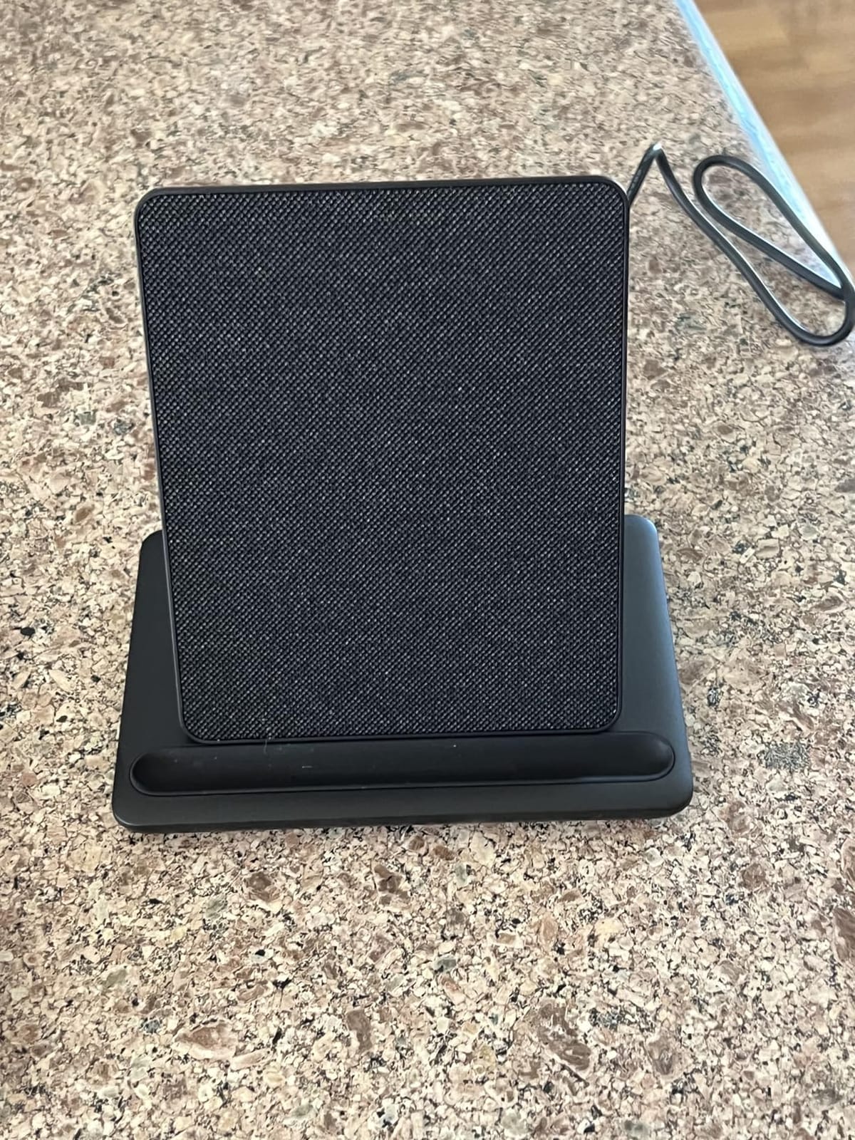 Made for Amazon, Wireless Charging Dock for Kindle Paperwhite Signature Editions (2022 & 2024 Releases) and Kindle Colorsoft Signature Edition customer photo 2