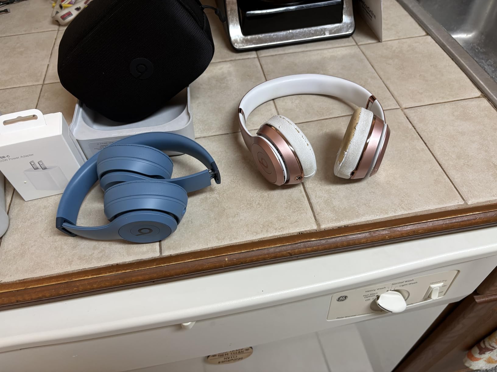 Beats Solo 4 - Wireless On-Ear Bluetooth Headphones, Up to 50-Hour Battery Life, Ultra-Lightweight Comfort, Powerful and Balanced Sound, Apple & Android Compatible - Cloud Pink customer photo 1