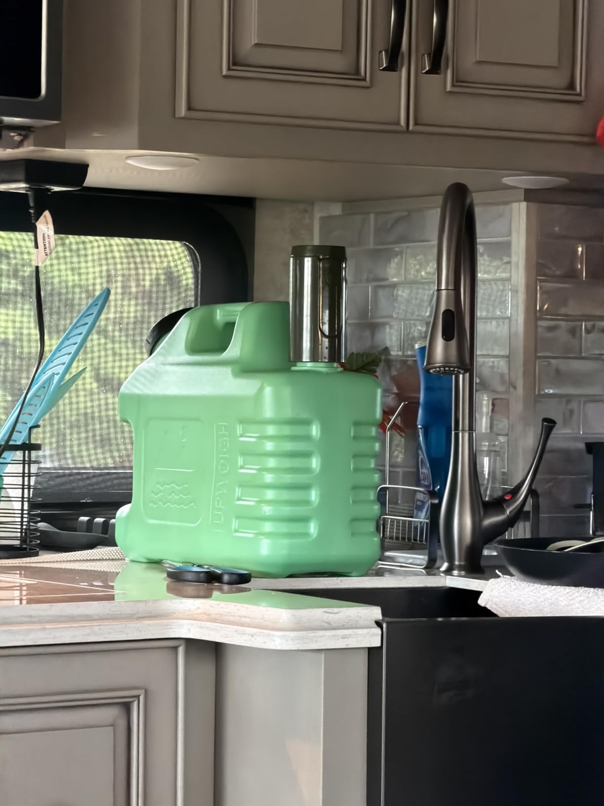 UPWOIGH 5 Gallon Water Jug with Rechargeable Touch Pump customer photo 2