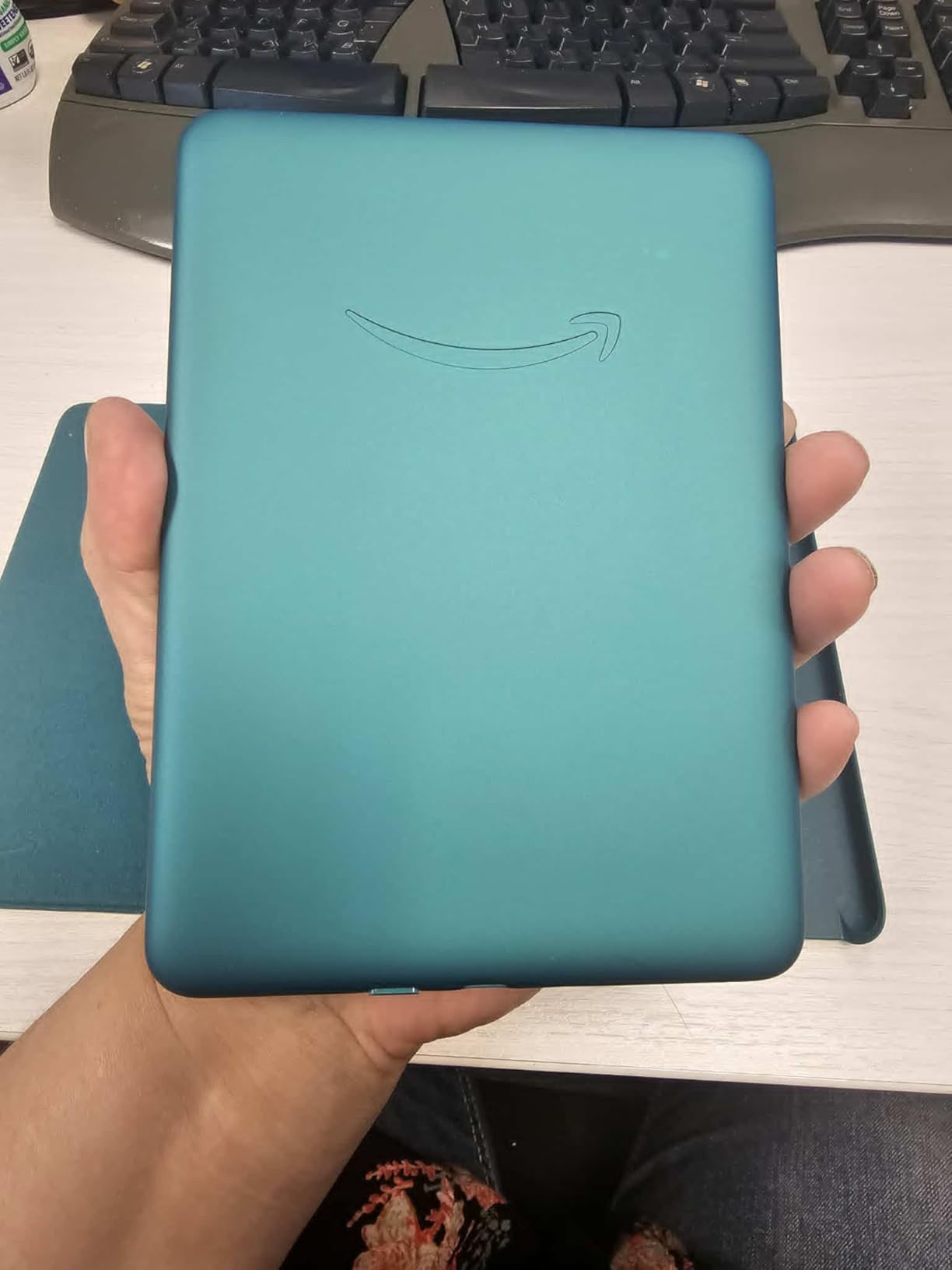 Amazon Kindle Paperwhite Bundle: Includes, Amazon Kindle Paperwhite Signature Edition 32GB | Jade, Plant-Based Leather Cover & Wireless Charging Dock | Jade customer photo 1