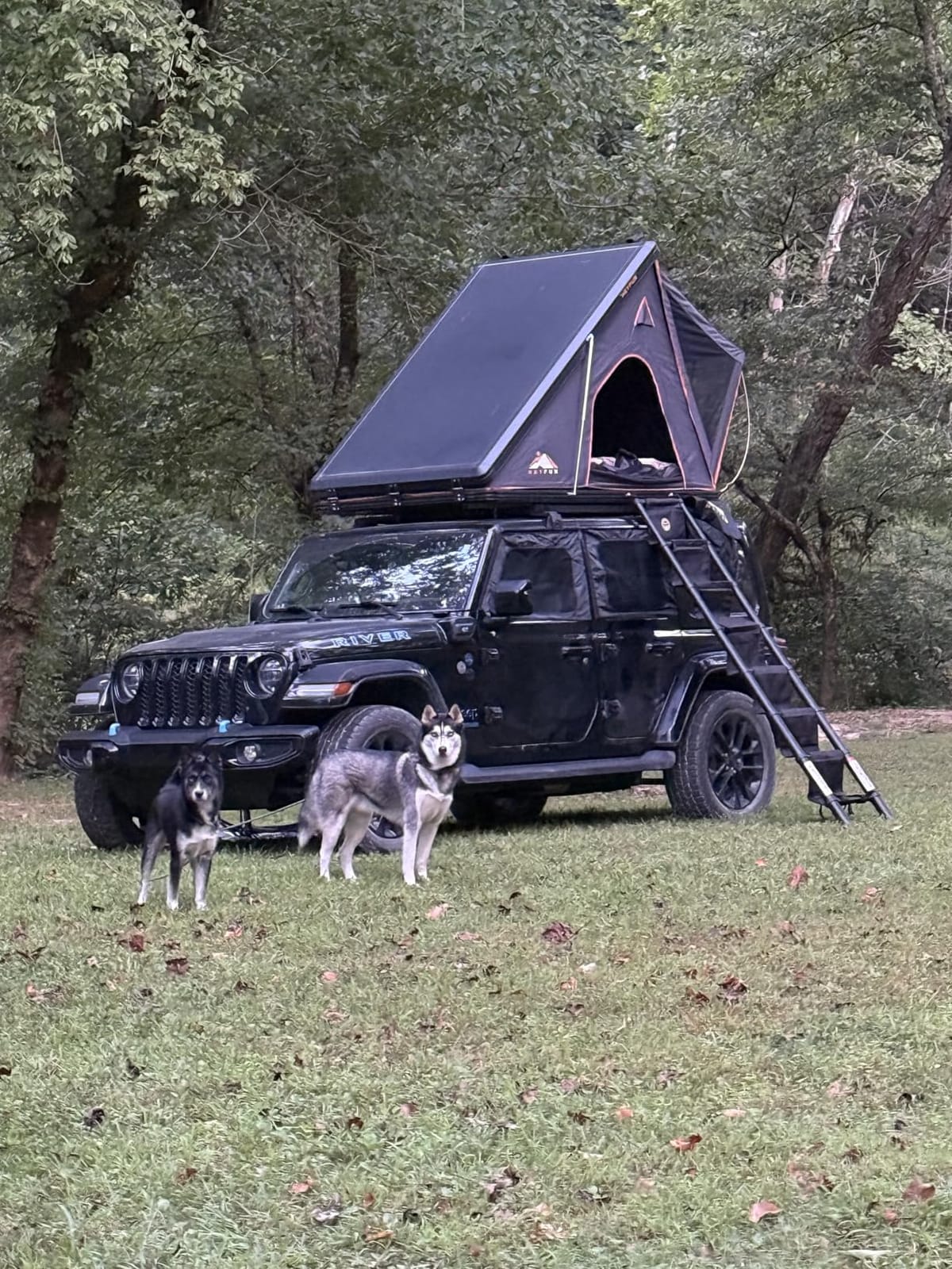 Explorer Pro Rooftop Tent Hard Shell, 2-3 Person Aluminum Roof Top Tent customer photo 1