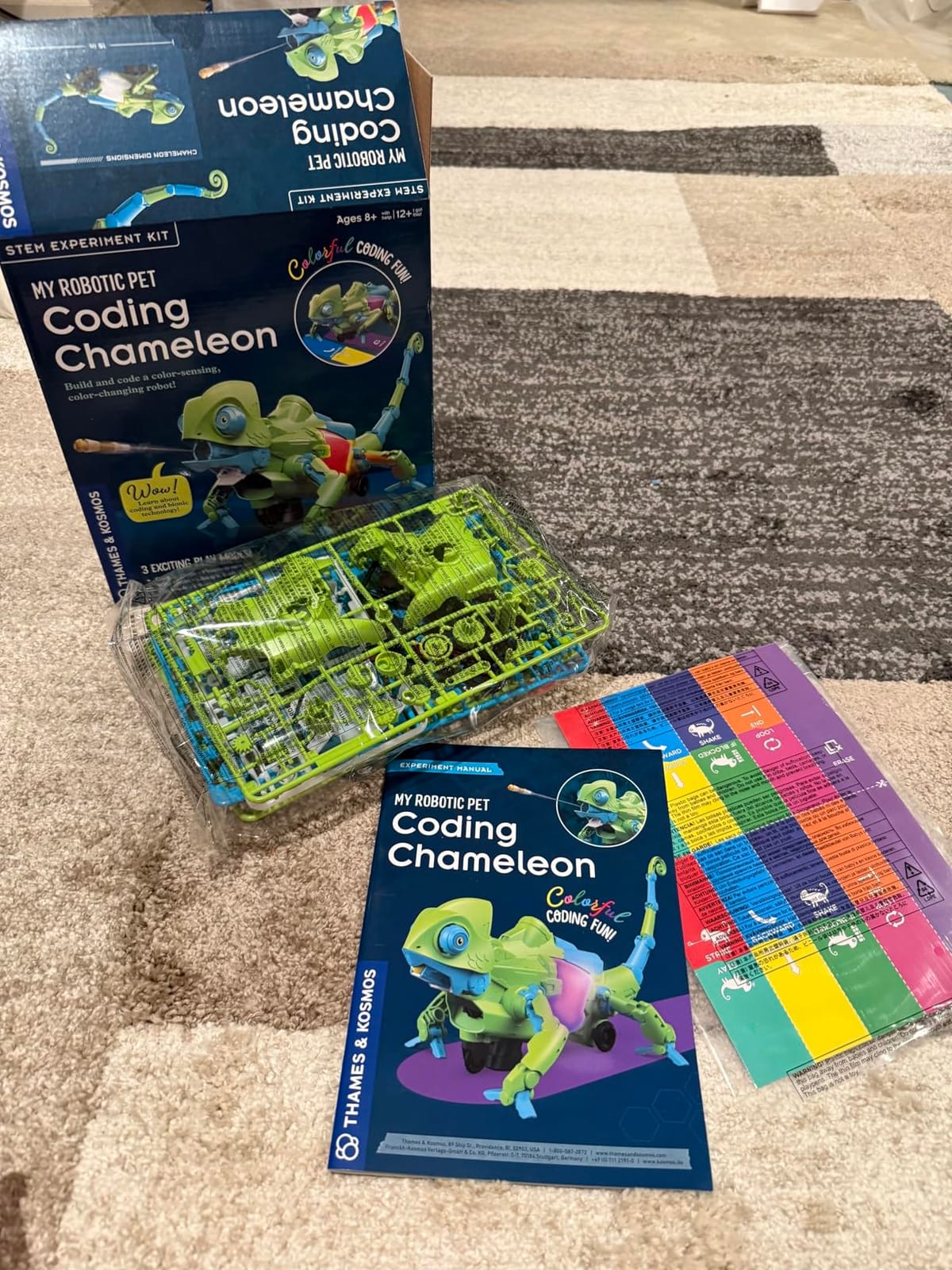 Thames & Kosmos My Robotic Pet: Coding Chameleon STEM Building & Experiment Kit | Color-Sensing Coding Robot for Boys & Girls Ages 8+, Screen-Free Educational Fun, Robotic Reptile with 3 Play Modes customer photo 2