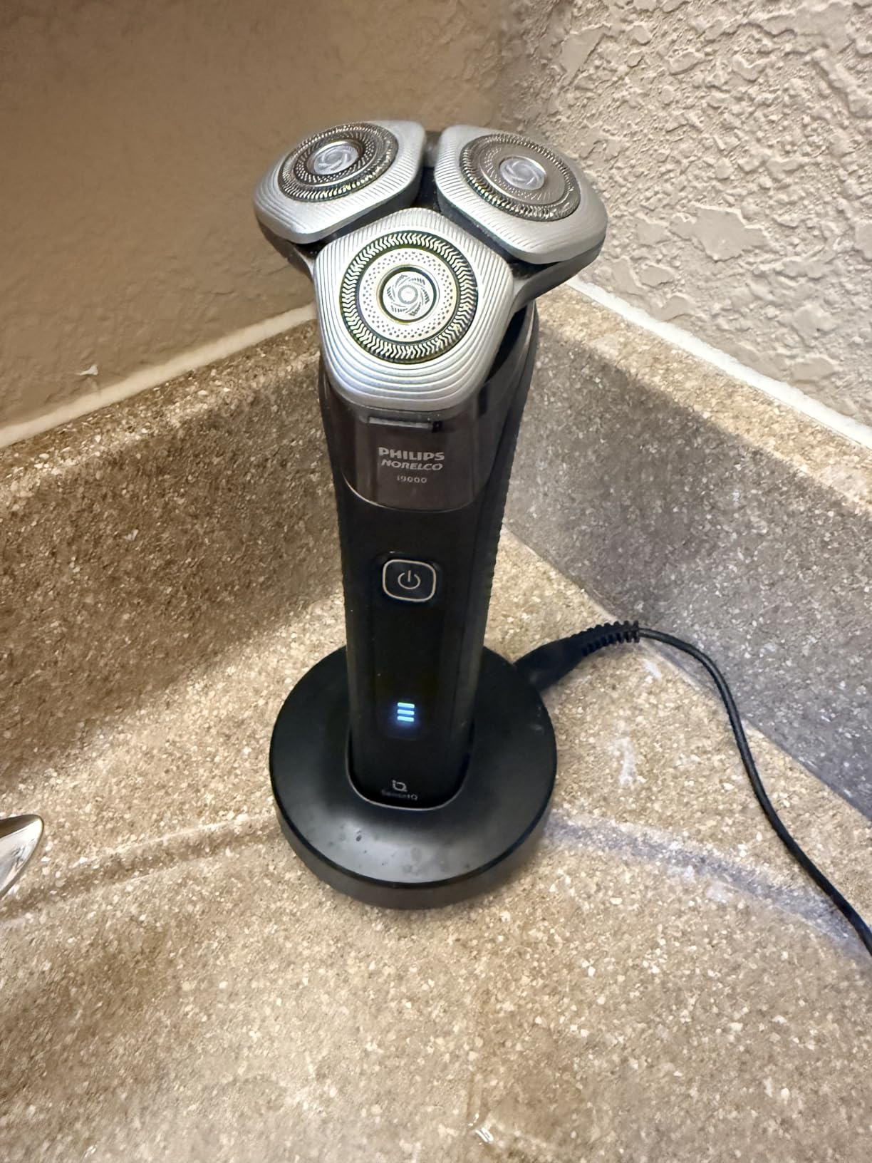 Philips Norelco i9000 Electric Shaver, Ink Black customer photo 2